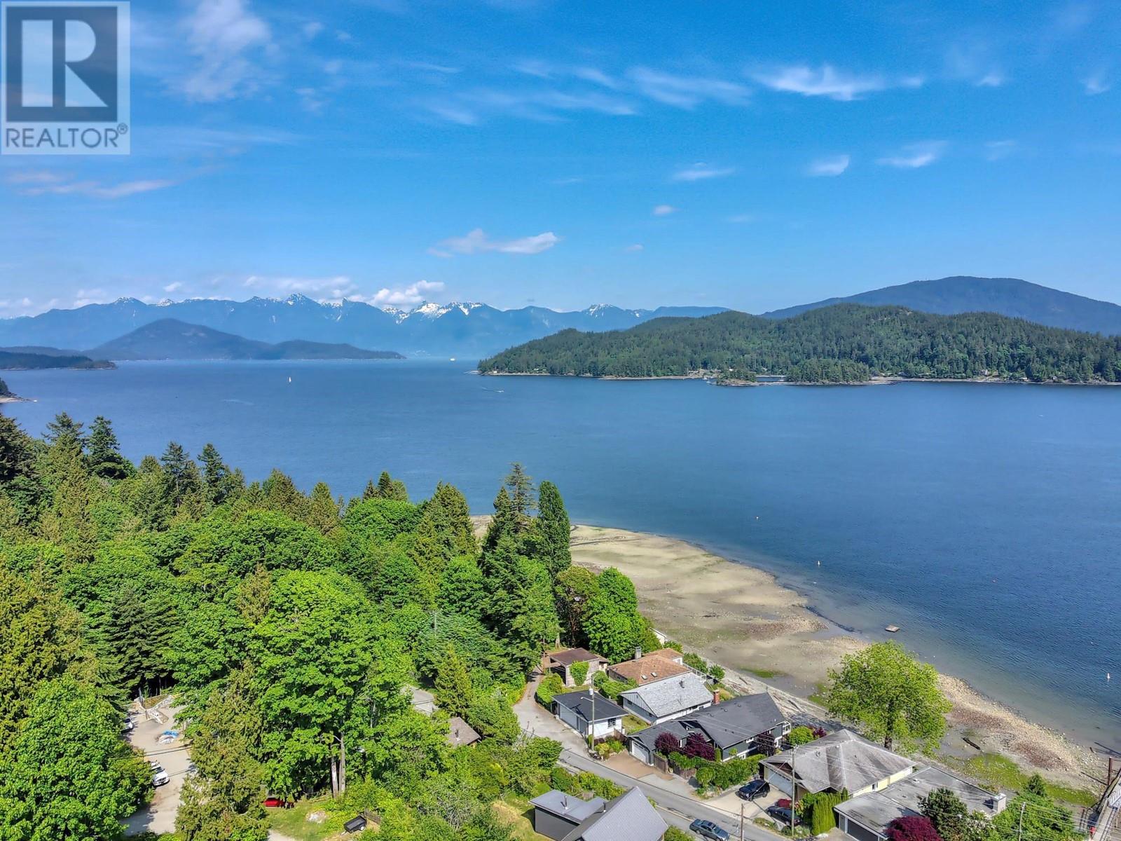616 Seaview Road, Gibsons, British Columbia  V0N 1V9 - Photo 38 - R2811405