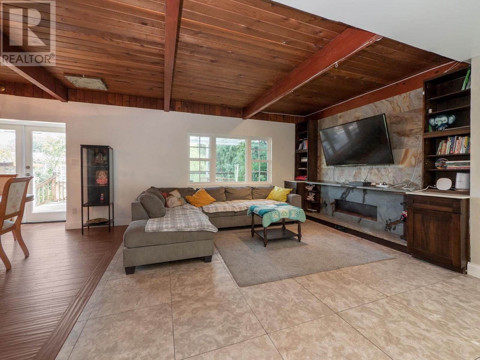 430 Aldersprings Road, Gibsons, British Columbia  V0N 1V0 - Photo 5 - R2811456