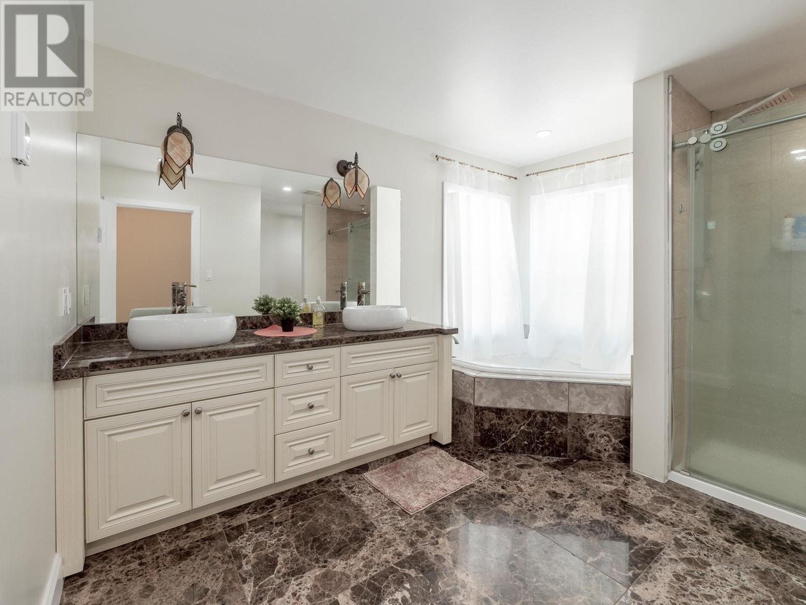 430 Aldersprings Road, Gibsons, British Columbia  V0N 1V0 - Photo 8 - R2811456