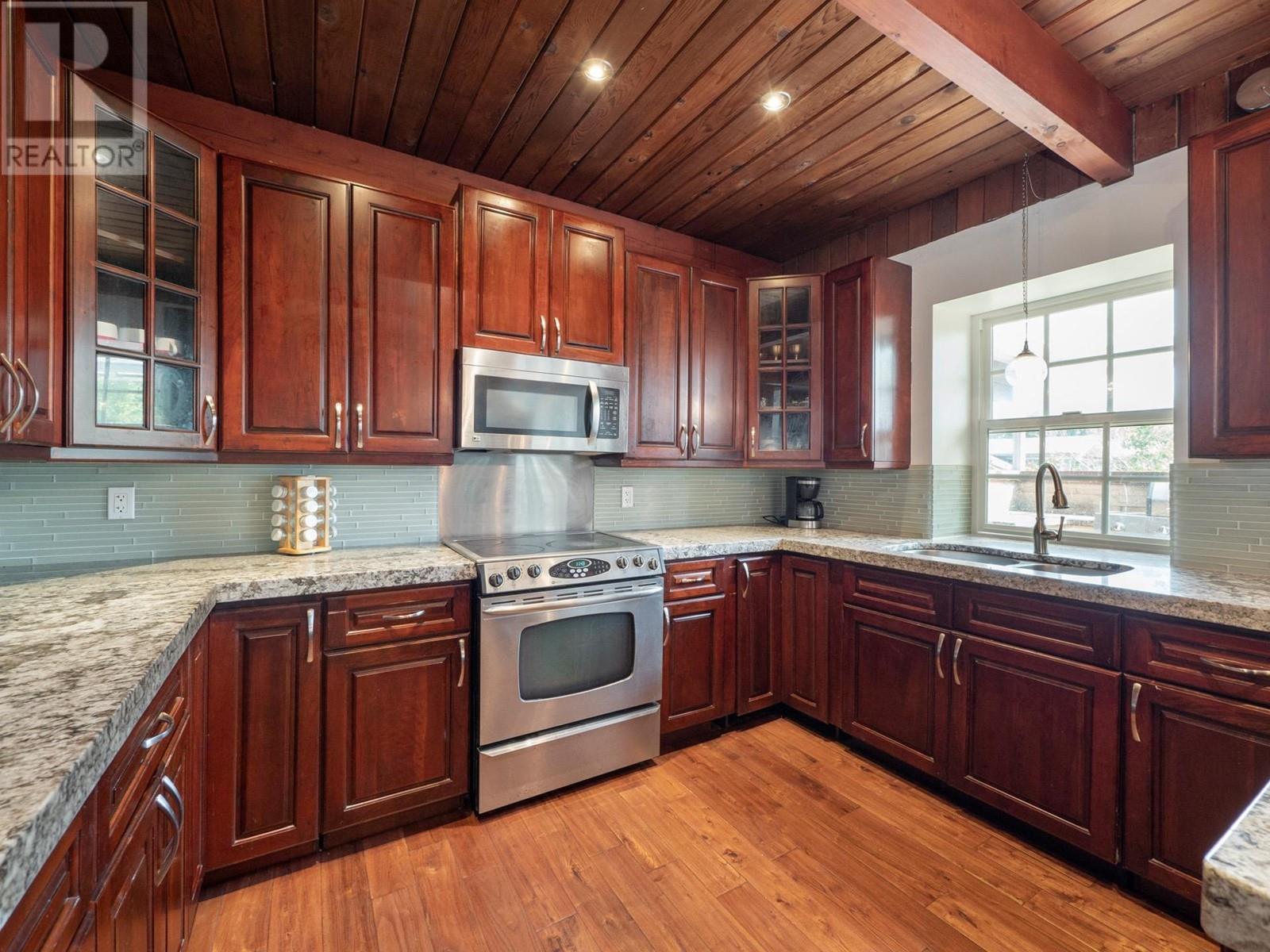 430 Aldersprings Road, Gibsons, British Columbia  V0N 1V0 - Photo 4 - R2811456