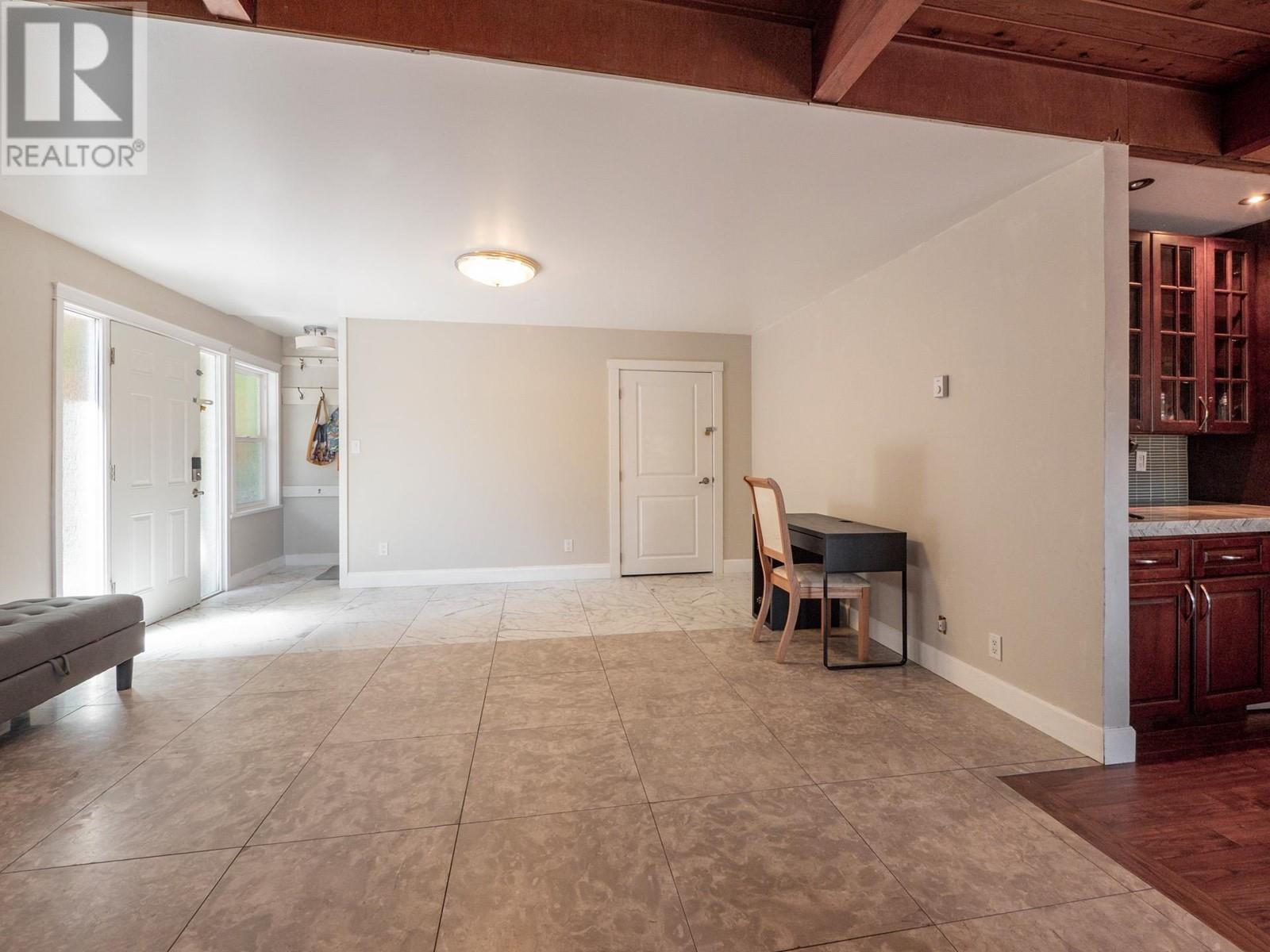 430 Aldersprings Road, Gibsons, British Columbia  V0N 1V0 - Photo 6 - R2811456