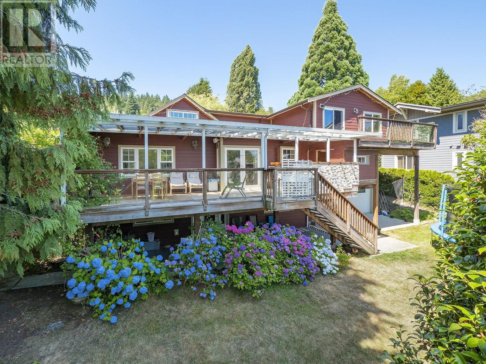430 Aldersprings Road, Gibsons, British Columbia  V0N 1V0 - Photo 1 - R2811456