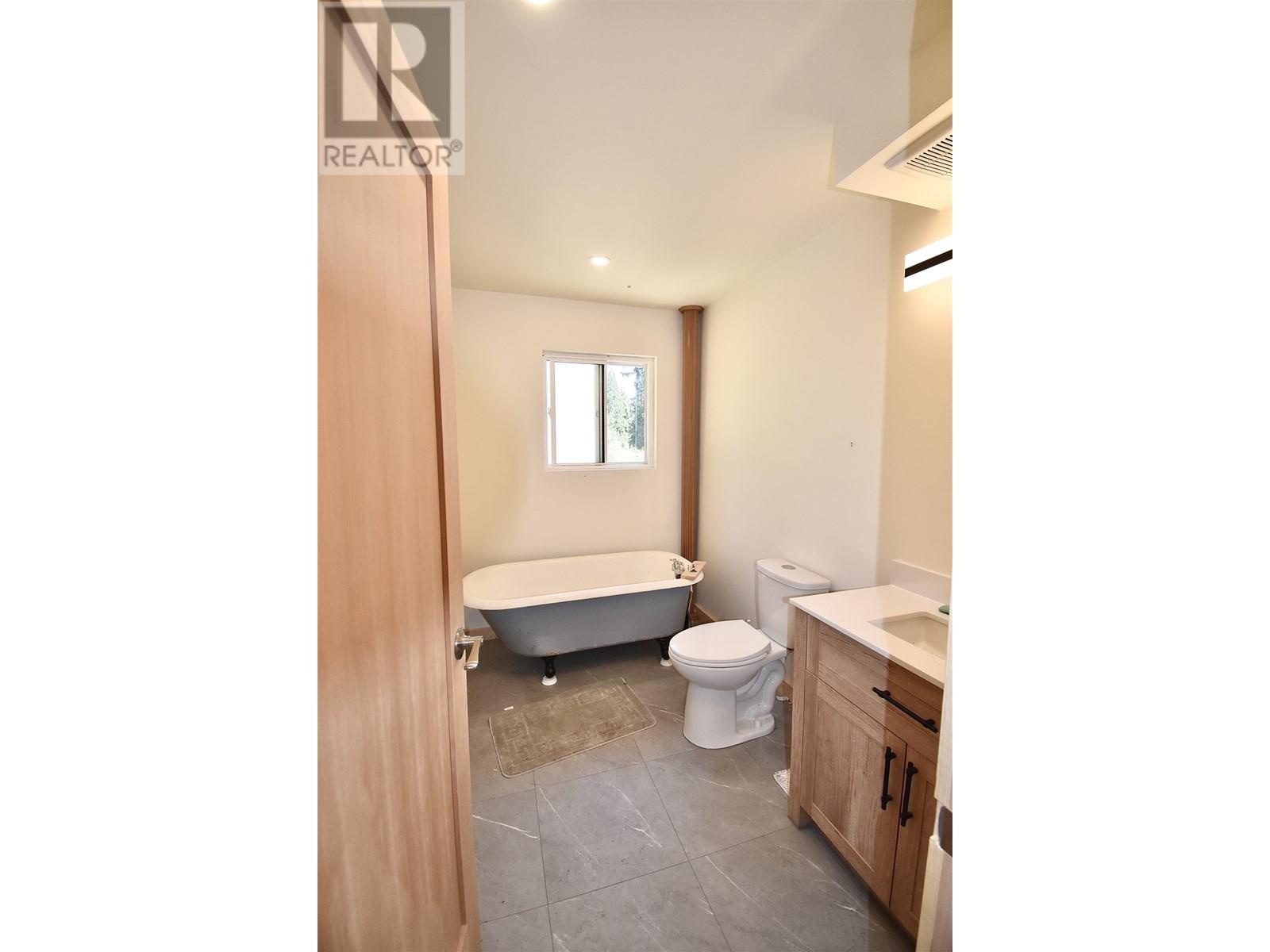 916 North Road, Gibsons, British Columbia  V0N 1V7 - Photo 20 - R2798418
