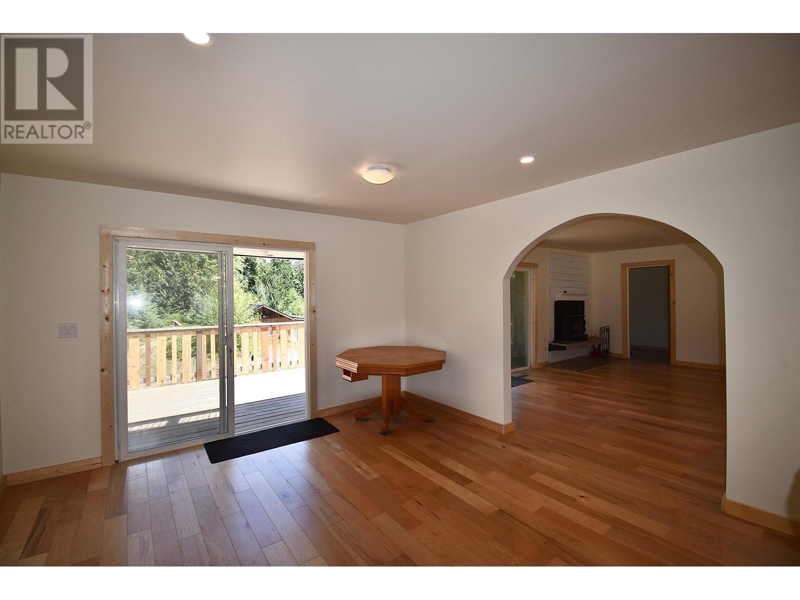 916 North Road, Gibsons, British Columbia  V0N 1V7 - Photo 12 - R2798418
