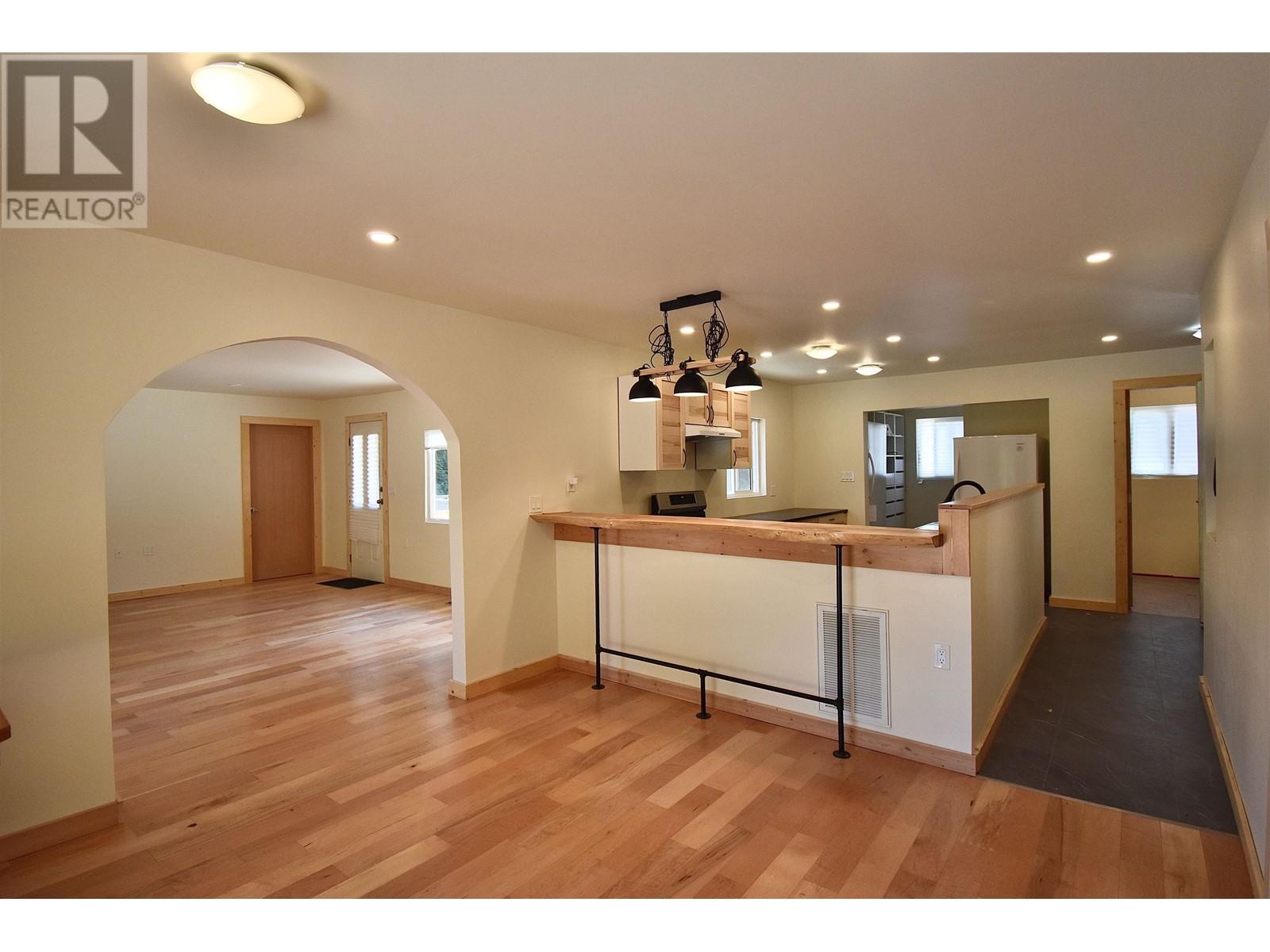 916 North Road, Gibsons, British Columbia  V0N 1V7 - Photo 11 - R2798418