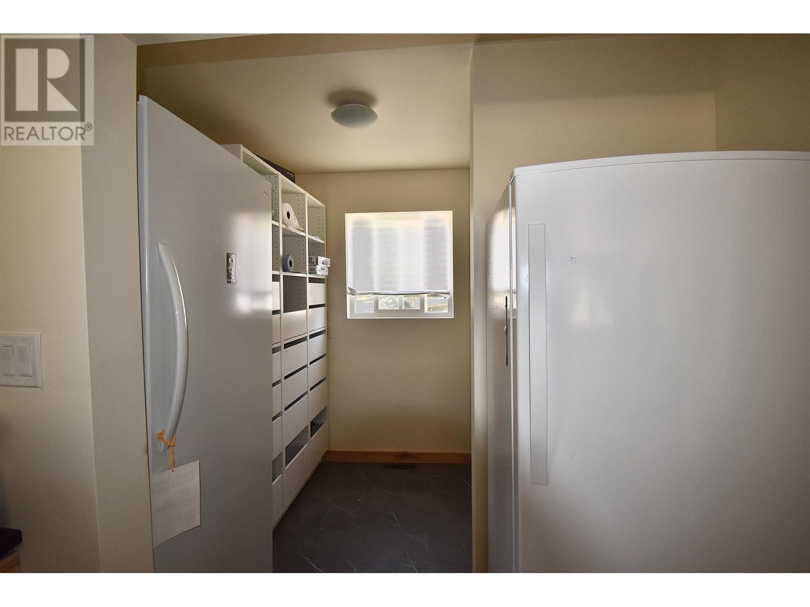 916 North Road, Gibsons, British Columbia  V0N 1V7 - Photo 8 - R2798418