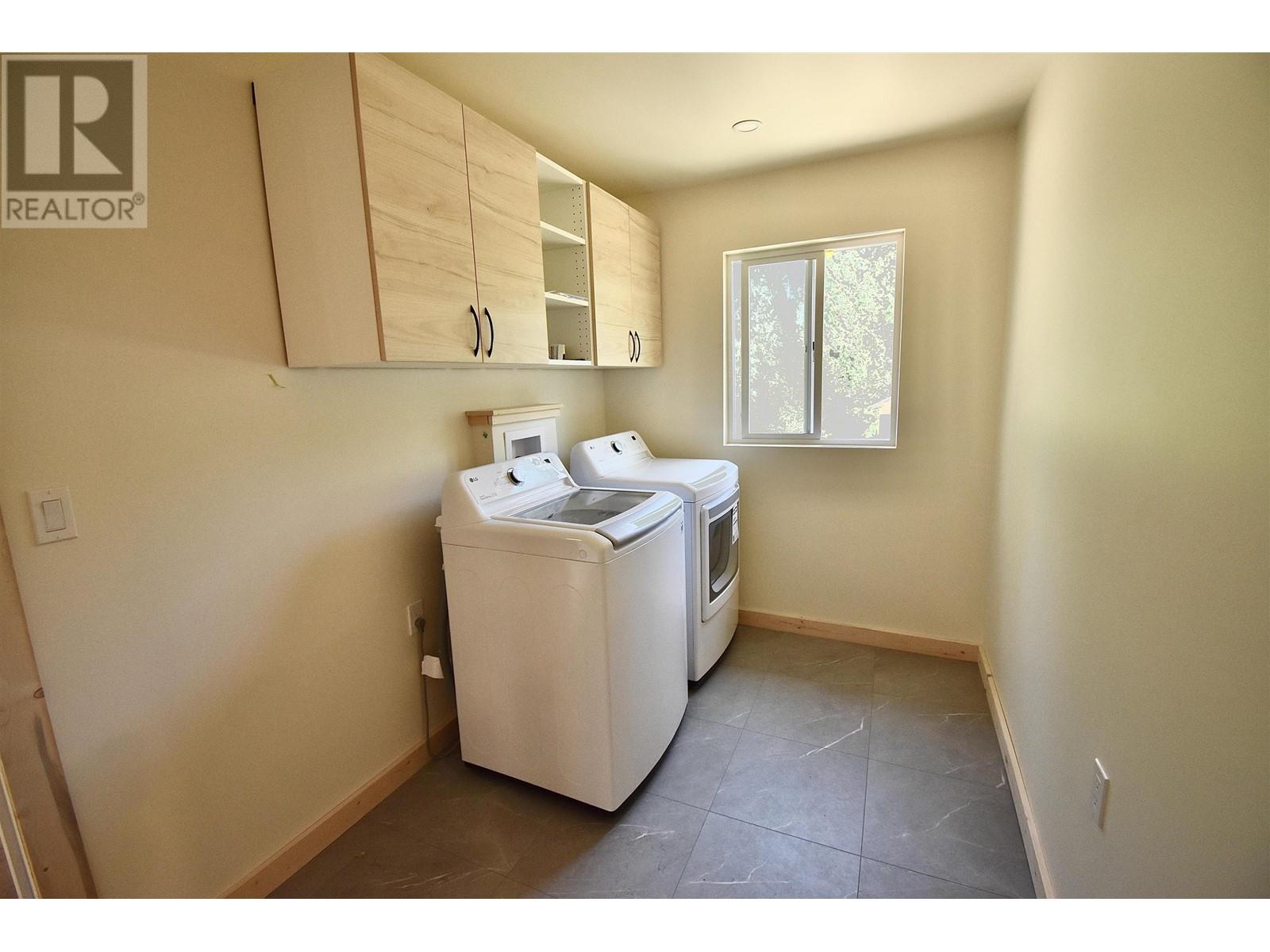 916 North Road, Gibsons, British Columbia  V0N 1V7 - Photo 17 - R2798418