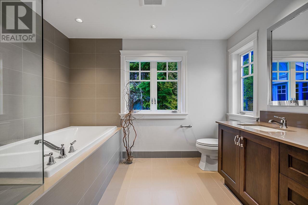 4667 Woodridge Place, West Vancouver, British Columbia  V7S 2X1 - Photo 13 - R2811674