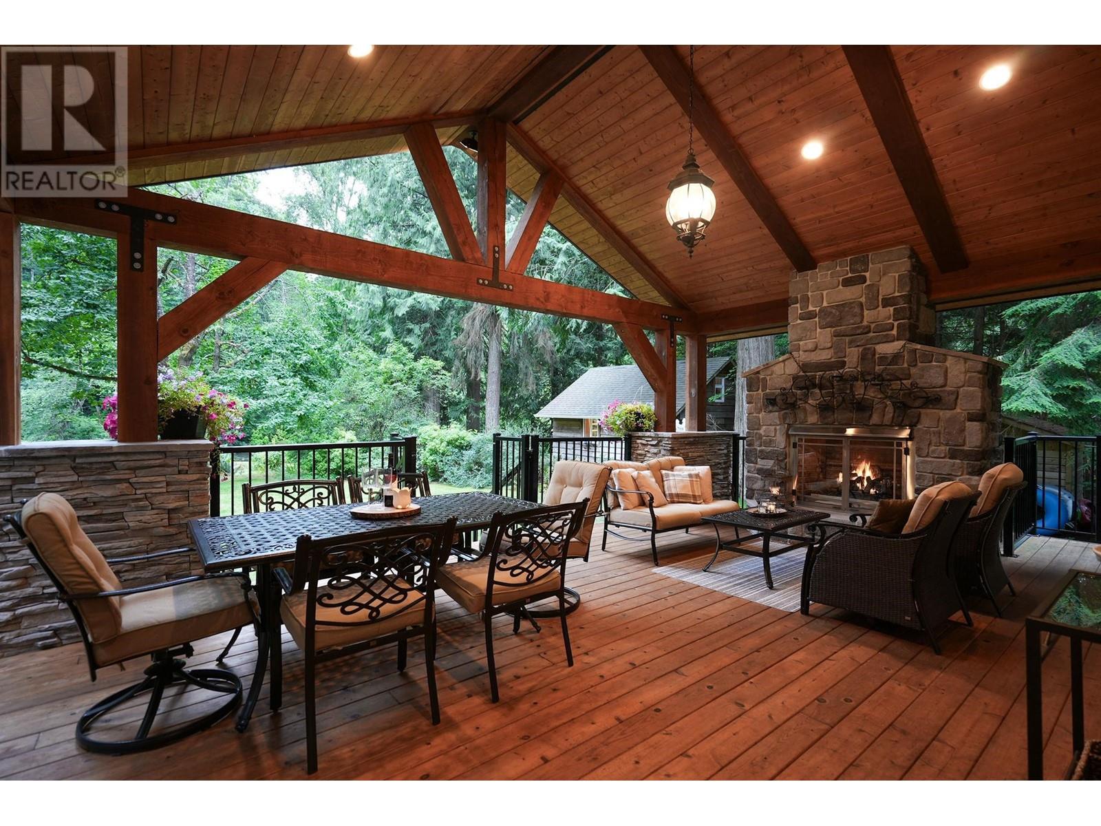 24150 Fern Crescent, Maple Ridge, British Columbia  V4R 2S1 - Photo 3 - R2811718