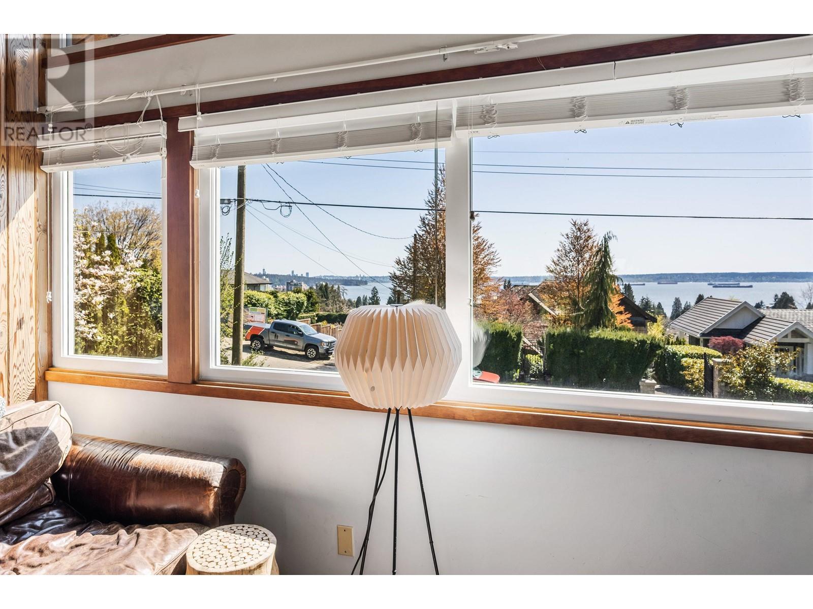 2469 Ottawa Avenue, West Vancouver, British Columbia  V7V 2T2 - Photo 6 - R2811159