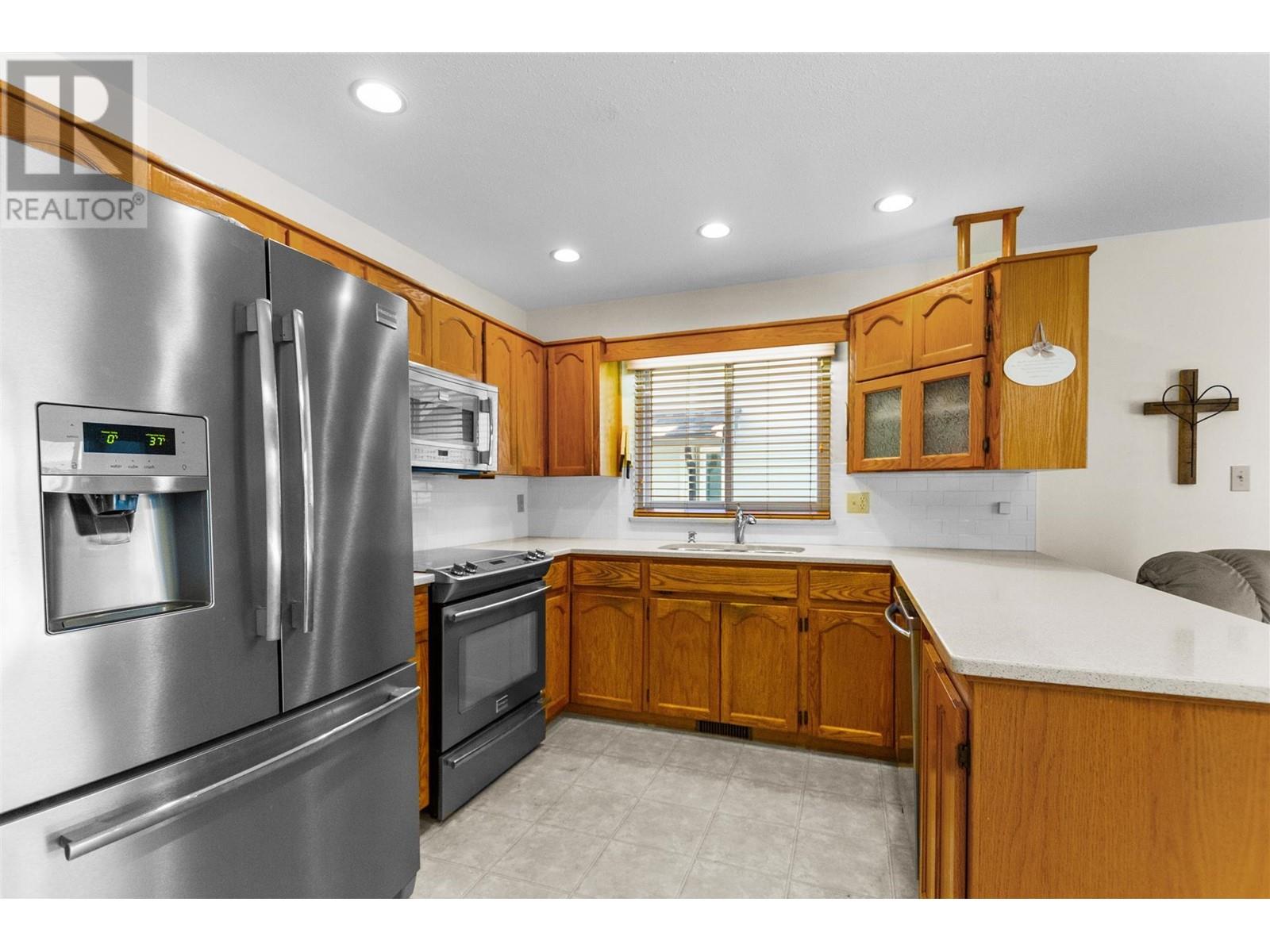 21948 126 Avenue, Maple Ridge, British Columbia  V2X 0V5 - Photo 2 - R2811970