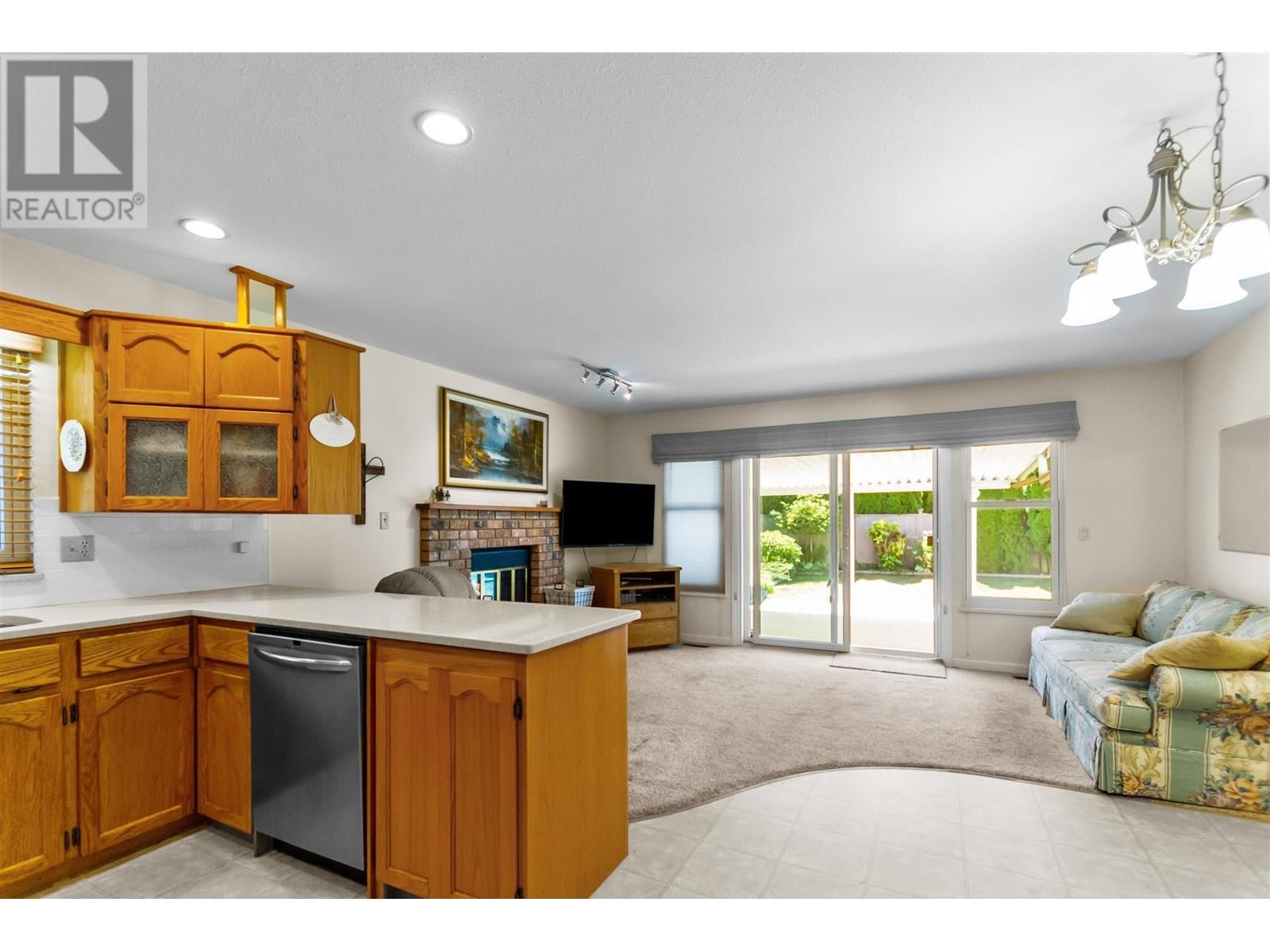 21948 126 Avenue, Maple Ridge, British Columbia  V2X 0V5 - Photo 4 - R2811970