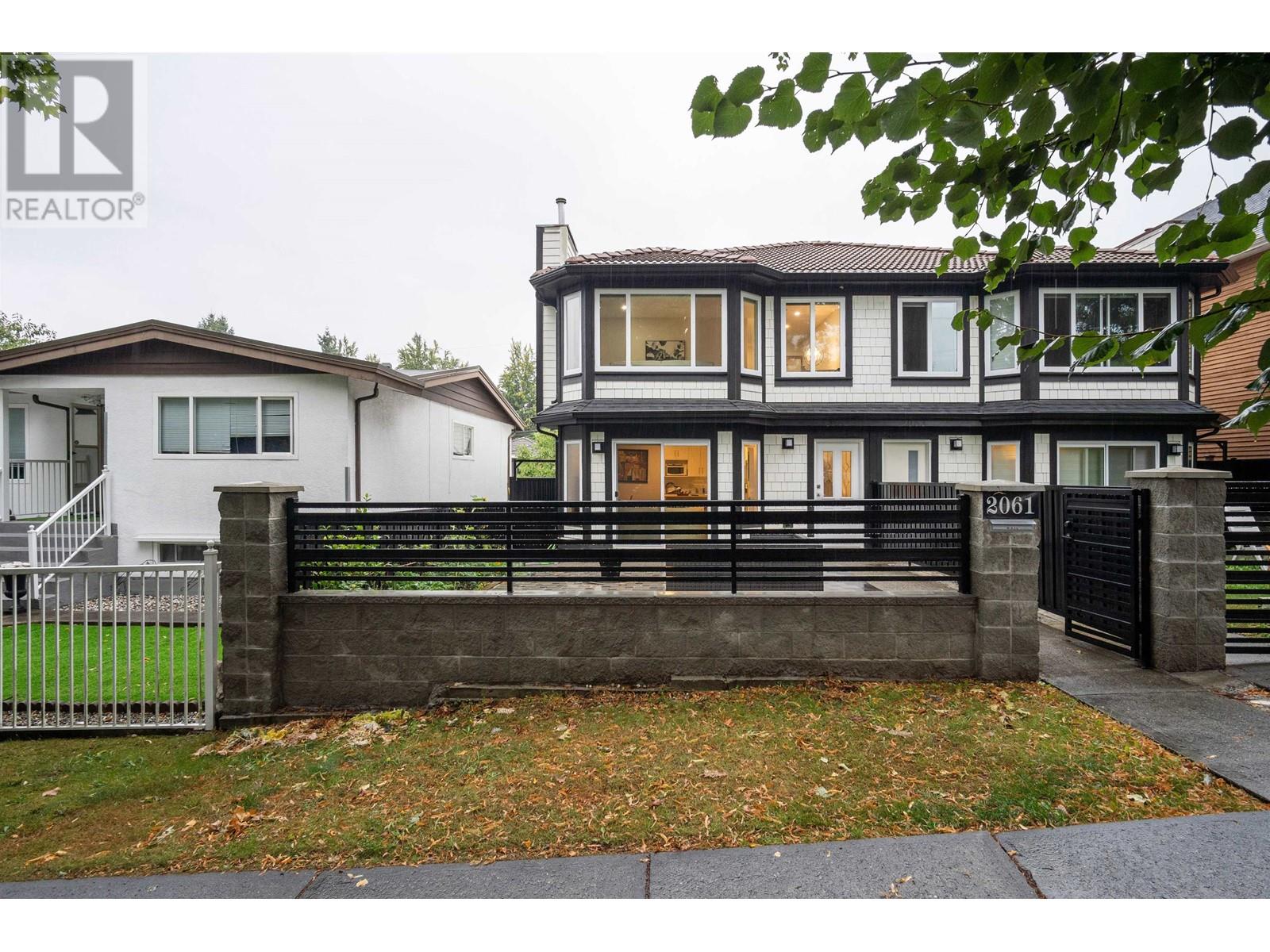 2061 E 2nd Avenue, Vancouver, British Columbia  V5N 1E6 - Photo 1 - R2812068