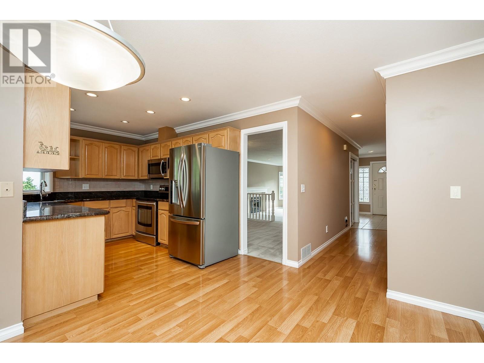 445a Bromley Street, Coquitlam, British Columbia  V3K 6N7 - Photo 3 - R2812069