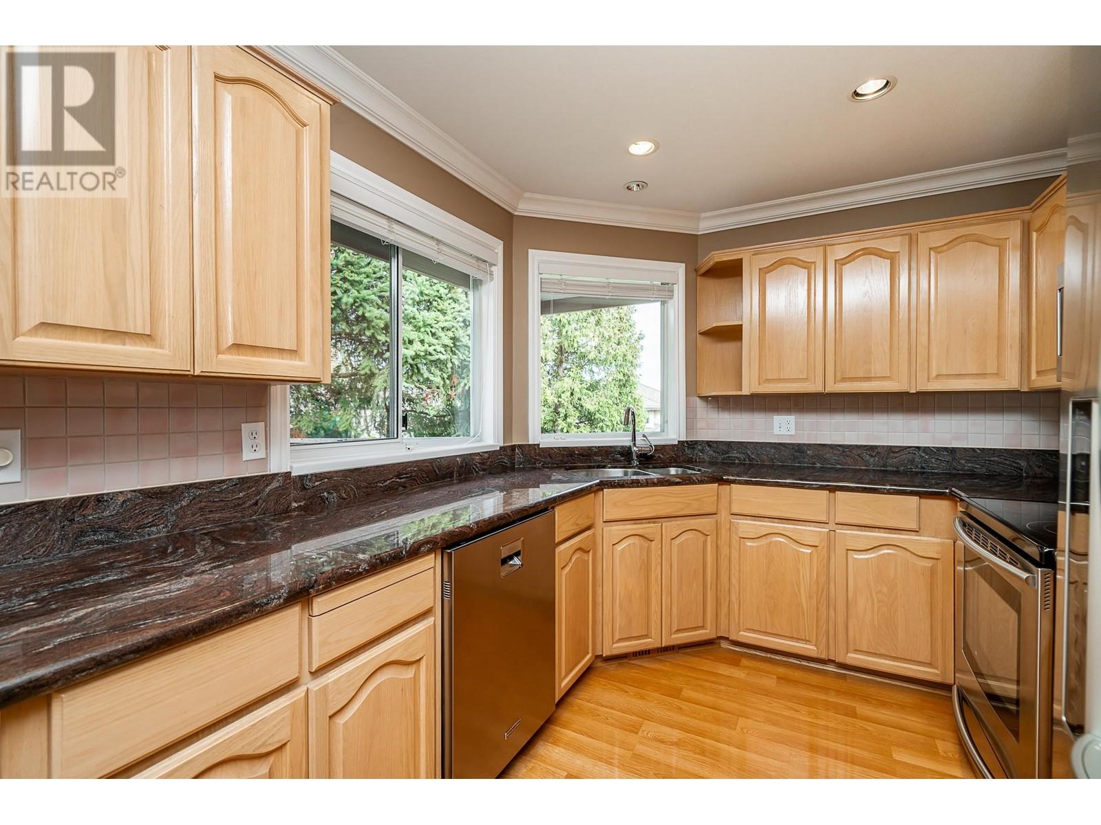 445a Bromley Street, Coquitlam, British Columbia  V3K 6N7 - Photo 5 - R2812069