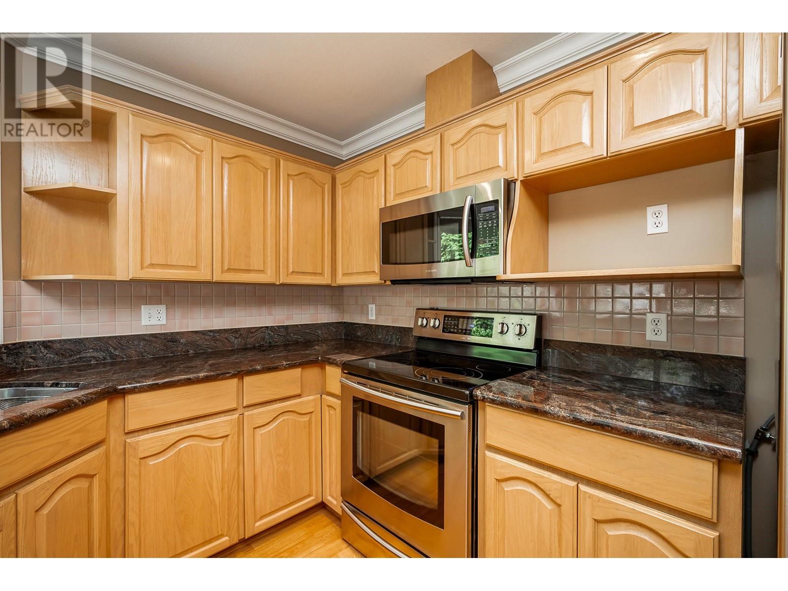 445a Bromley Street, Coquitlam, British Columbia  V3K 6N7 - Photo 6 - R2812069