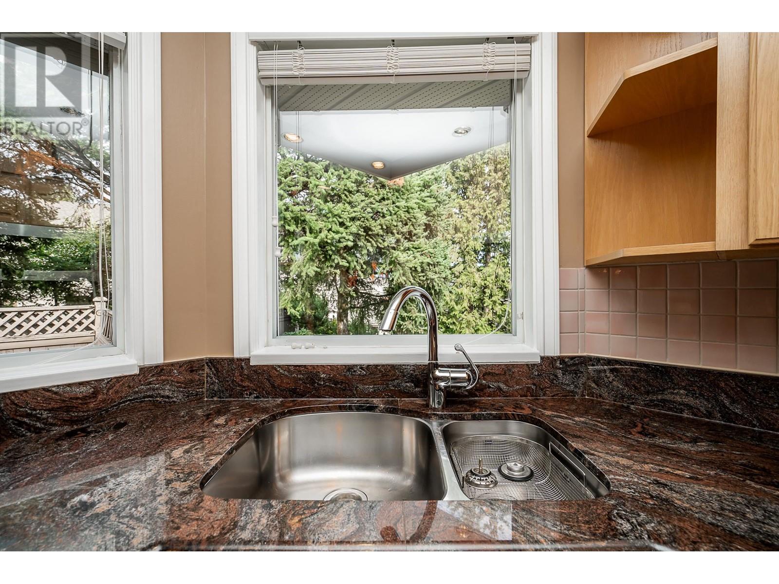 445a Bromley Street, Coquitlam, British Columbia  V3K 6N7 - Photo 7 - R2812069