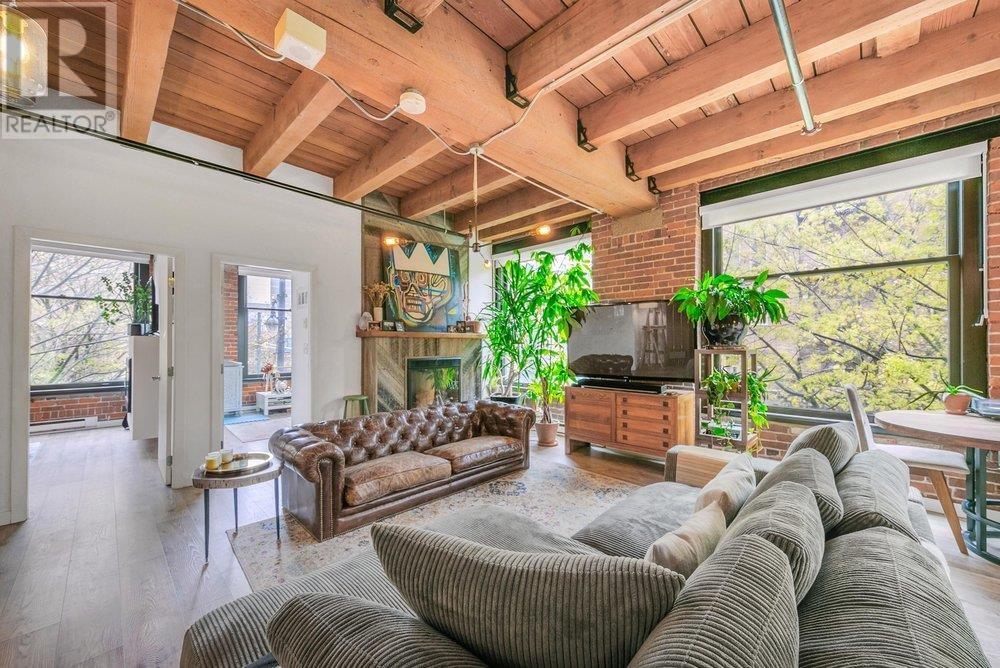 211 55 E CORDOVA STREET, vancouver, British Columbia