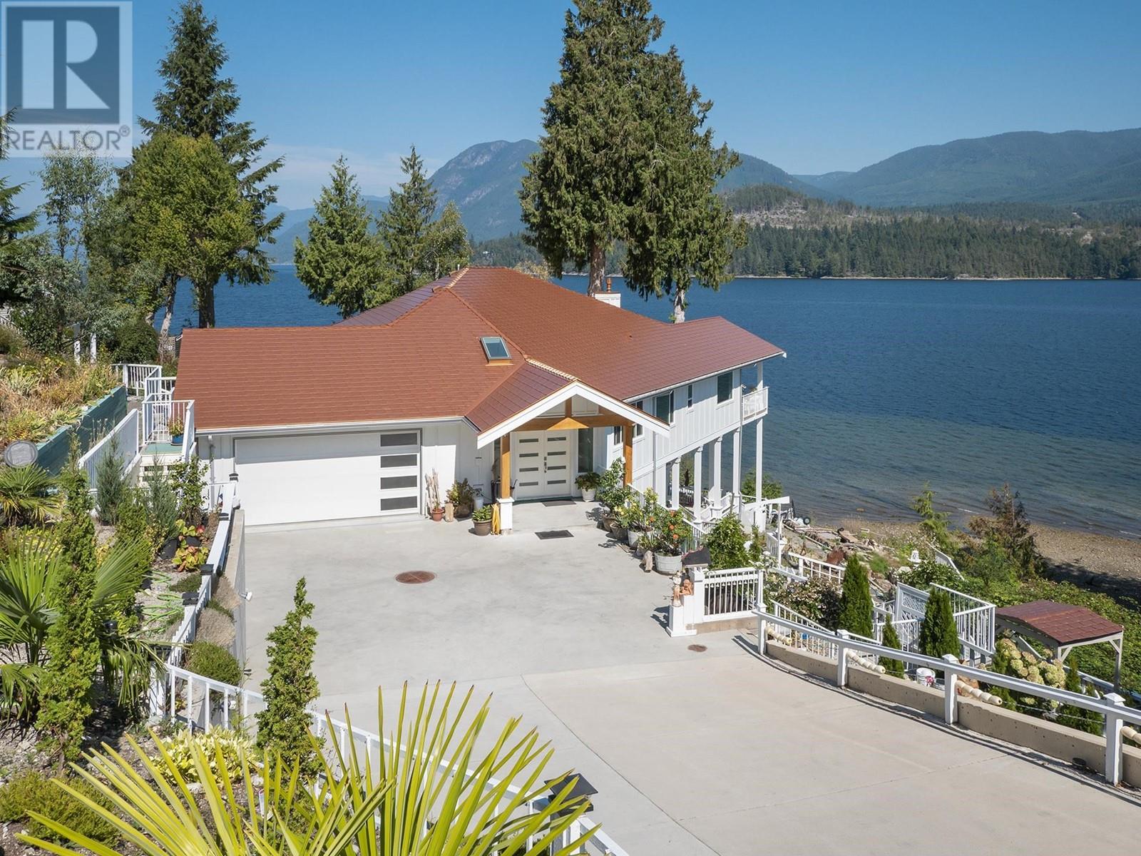 6406 N GALE AVENUE, sechelt, British Columbia