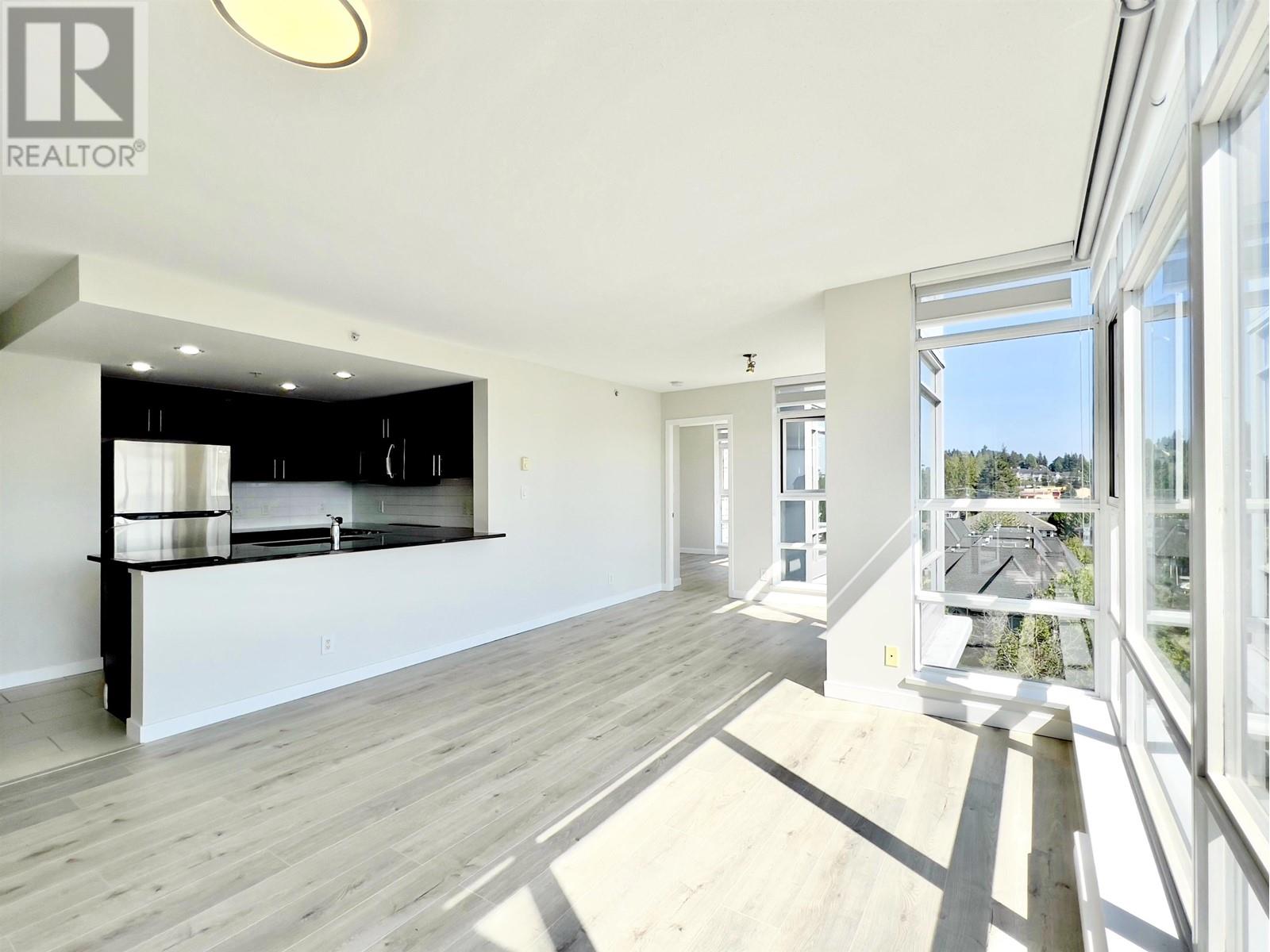 701 555 Delestre Avenue, Coquitlam, British Columbia  V3K 0A9 - Photo 2 - R2812164