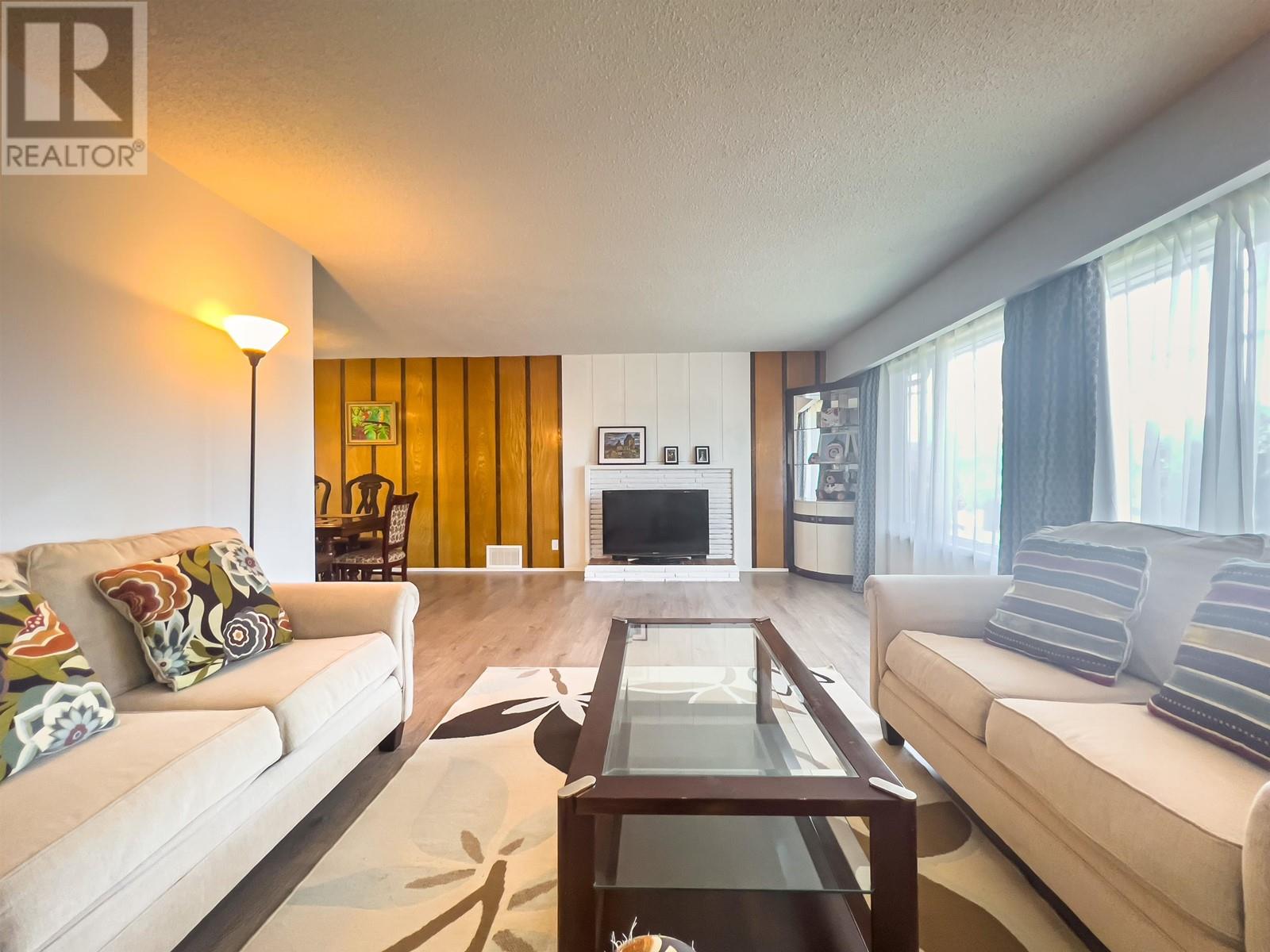 4388 Royal Oak Avenue, Burnaby, British Columbia  V5G 3M4 - Photo 2 - R2812176