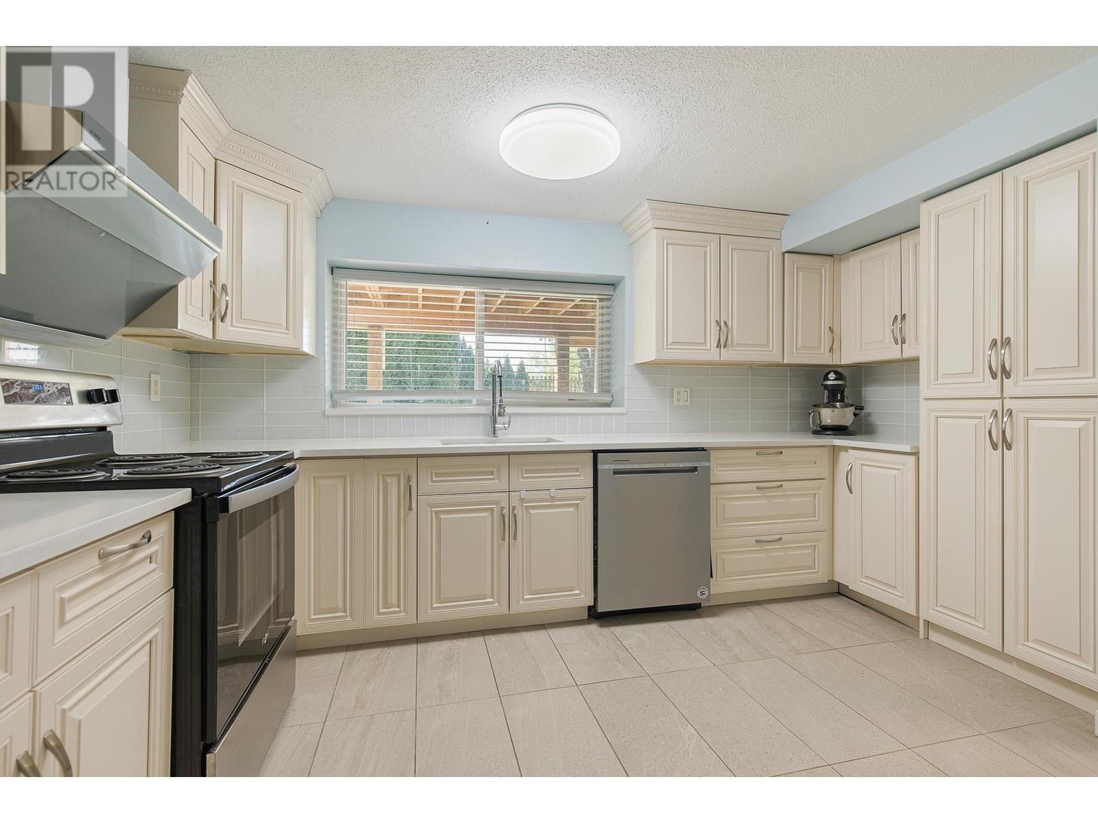 21764 Howison Avenue, Maple Ridge, British Columbia  V2X 2W6 - Photo 26 - R2807068