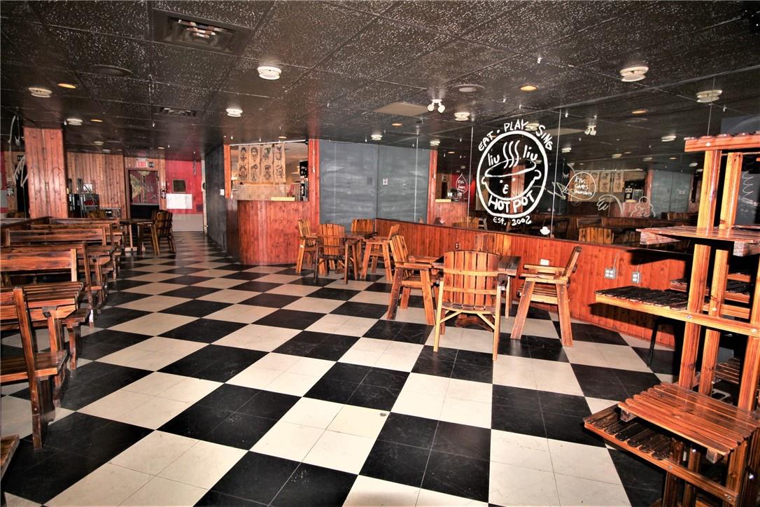 11 WALNUT Street S, hamilton, Ontario