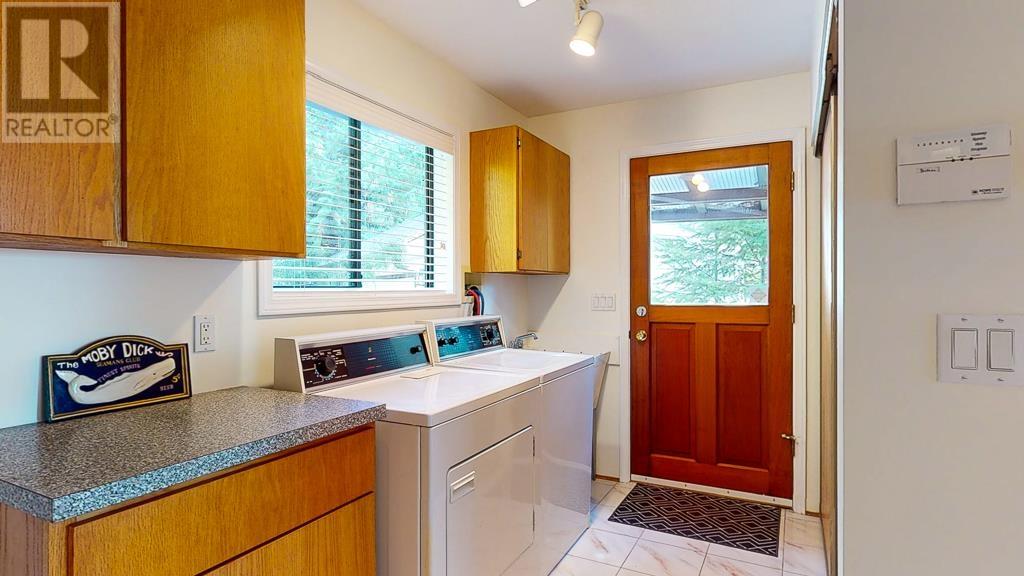 5449 Donley Drive, Halfmoon Bay, British Columbia  V7Z 1B9 - Photo 20 - R2812282