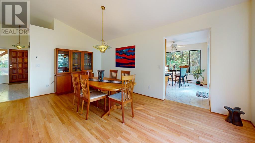 5449 Donley Drive, Halfmoon Bay, British Columbia  V7Z 1B9 - Photo 19 - R2812282