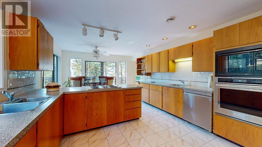 5449 Donley Drive, Halfmoon Bay, British Columbia  V7Z 1B9 - Photo 24 - R2812282