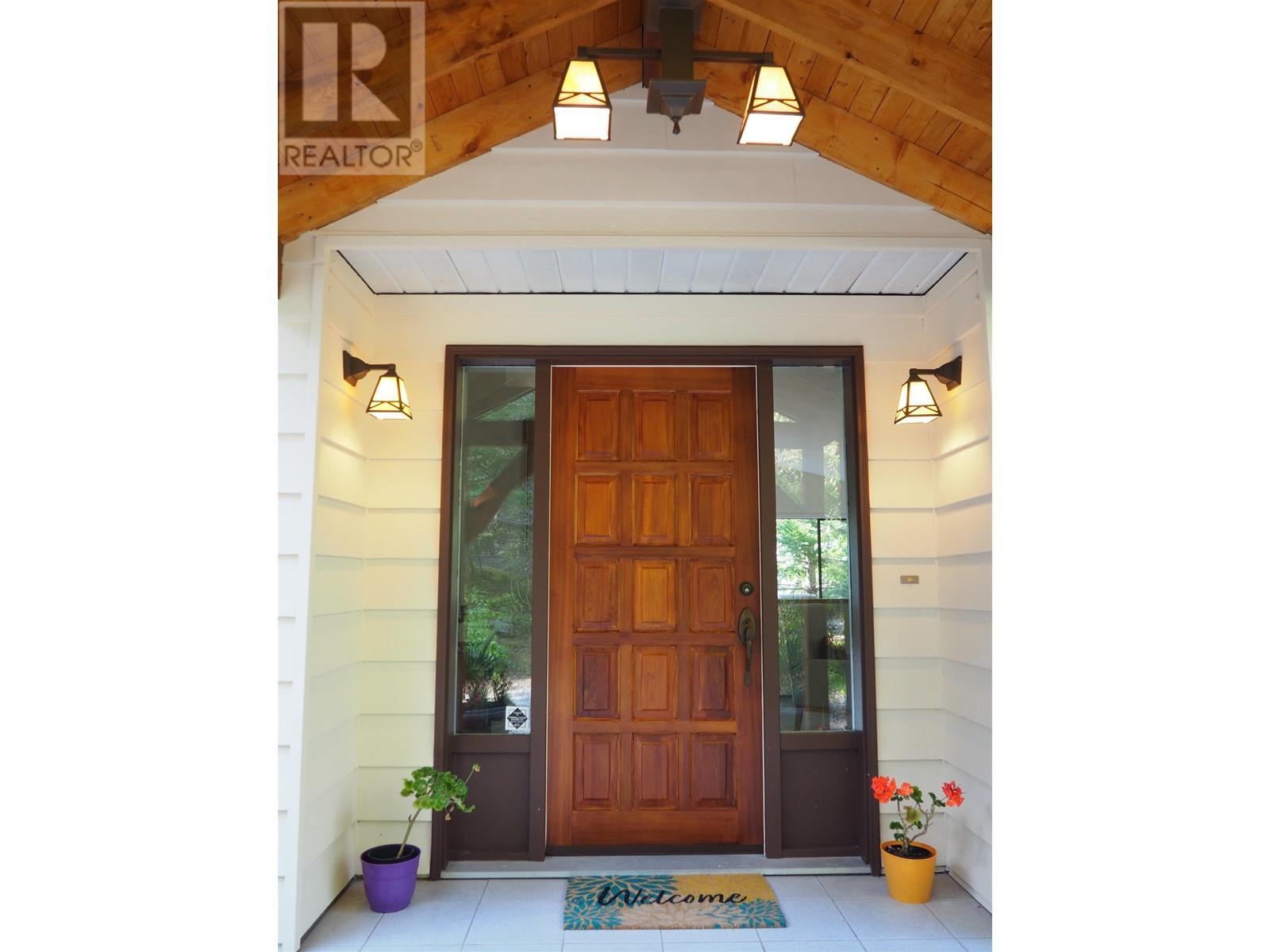 5449 Donley Drive, Halfmoon Bay, British Columbia  V7Z 1B9 - Photo 14 - R2812282