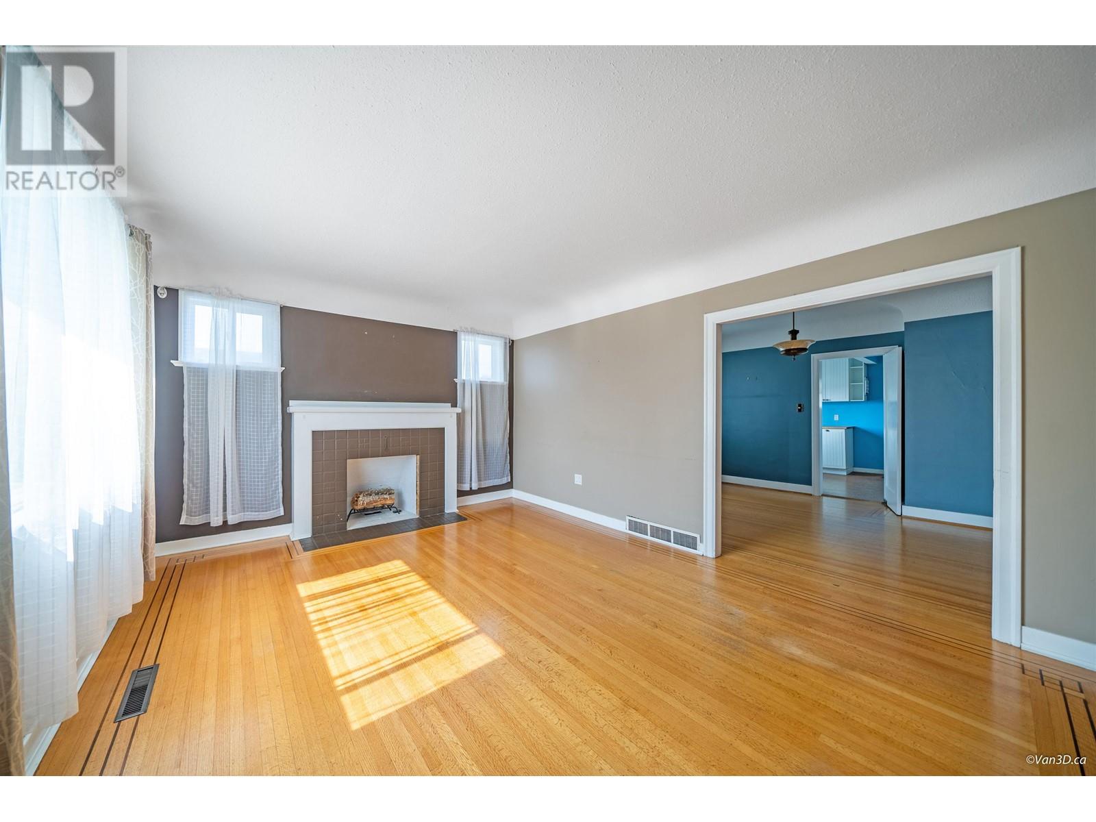 1823 Eighth Avenue, New Westminster, British Columbia  V3M 2S9 - Photo 3 - R2812321