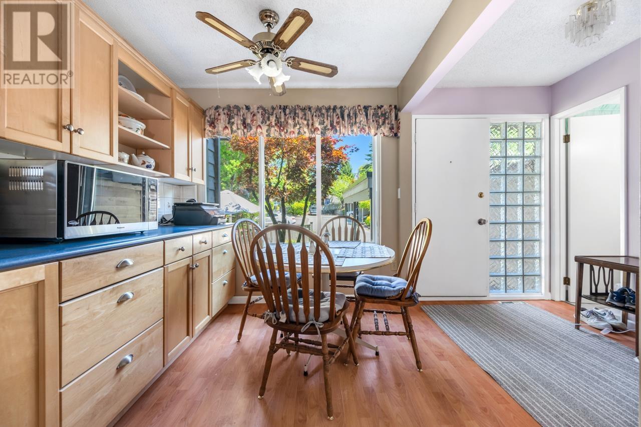 4716 Willowdale Place, Burnaby, British Columbia  V5G 4B4 - Photo 4 - R2812395