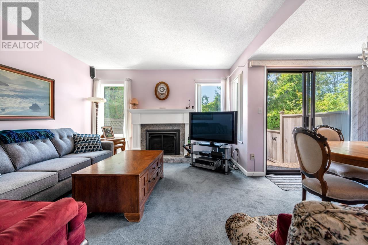 4716 Willowdale Place, Burnaby, British Columbia  V5G 4B4 - Photo 6 - R2812395