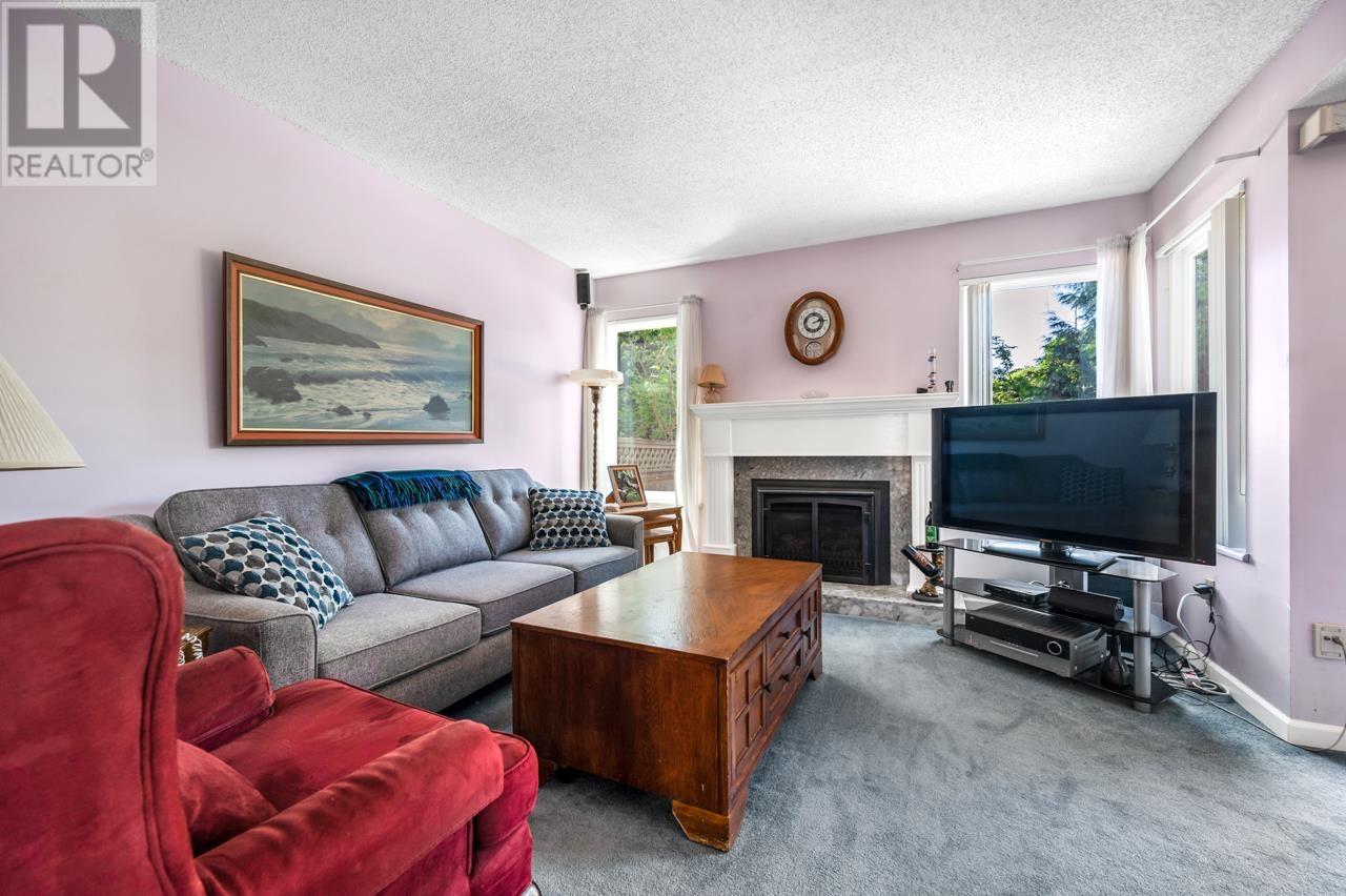 4716 Willowdale Place, Burnaby, British Columbia  V5G 4B4 - Photo 7 - R2812395