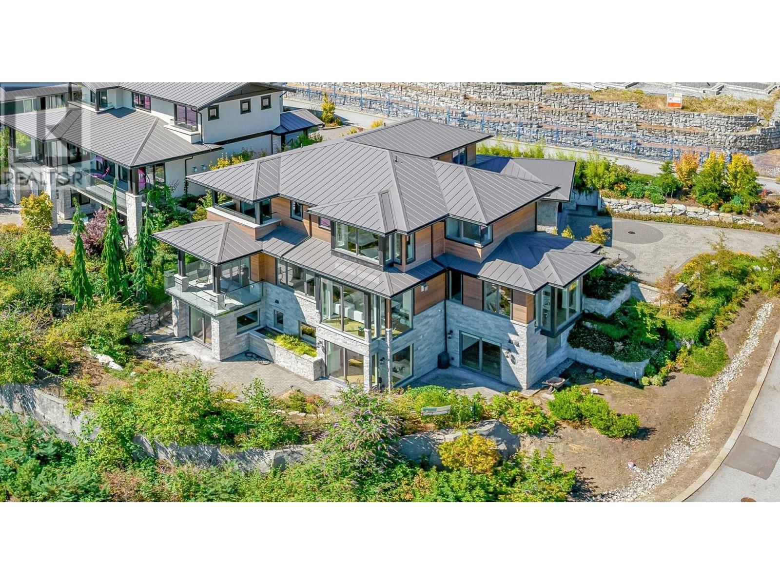 2121 UNION COURT, west vancouver, British Columbia