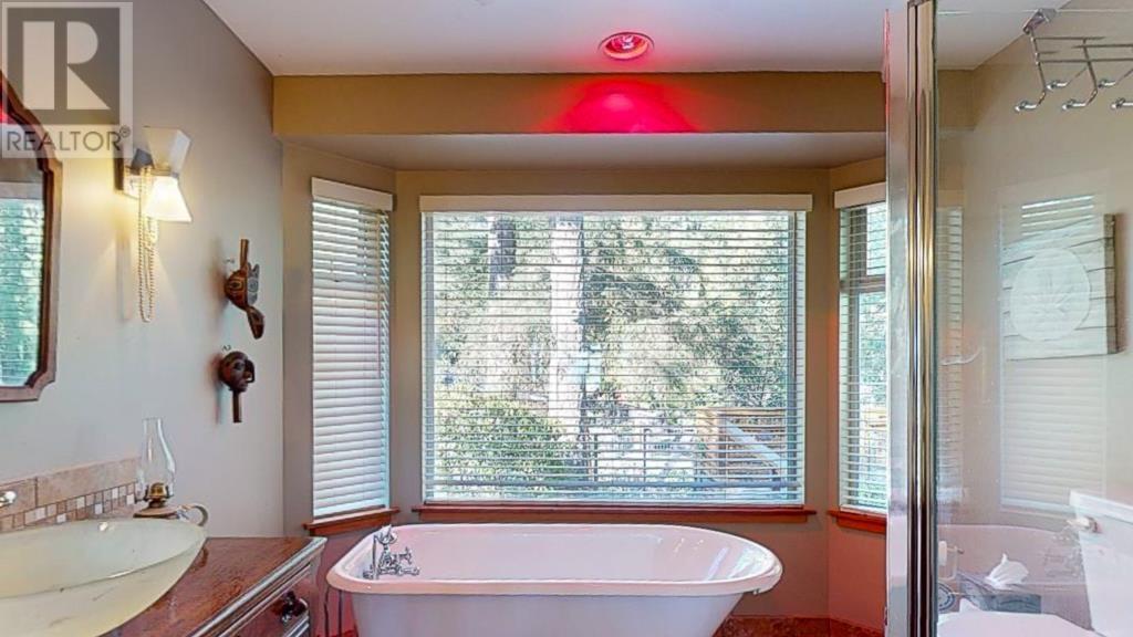7301 Redrooffs Road, Sechelt, British Columbia  V7Z 0T3 - Photo 15 - R2811424