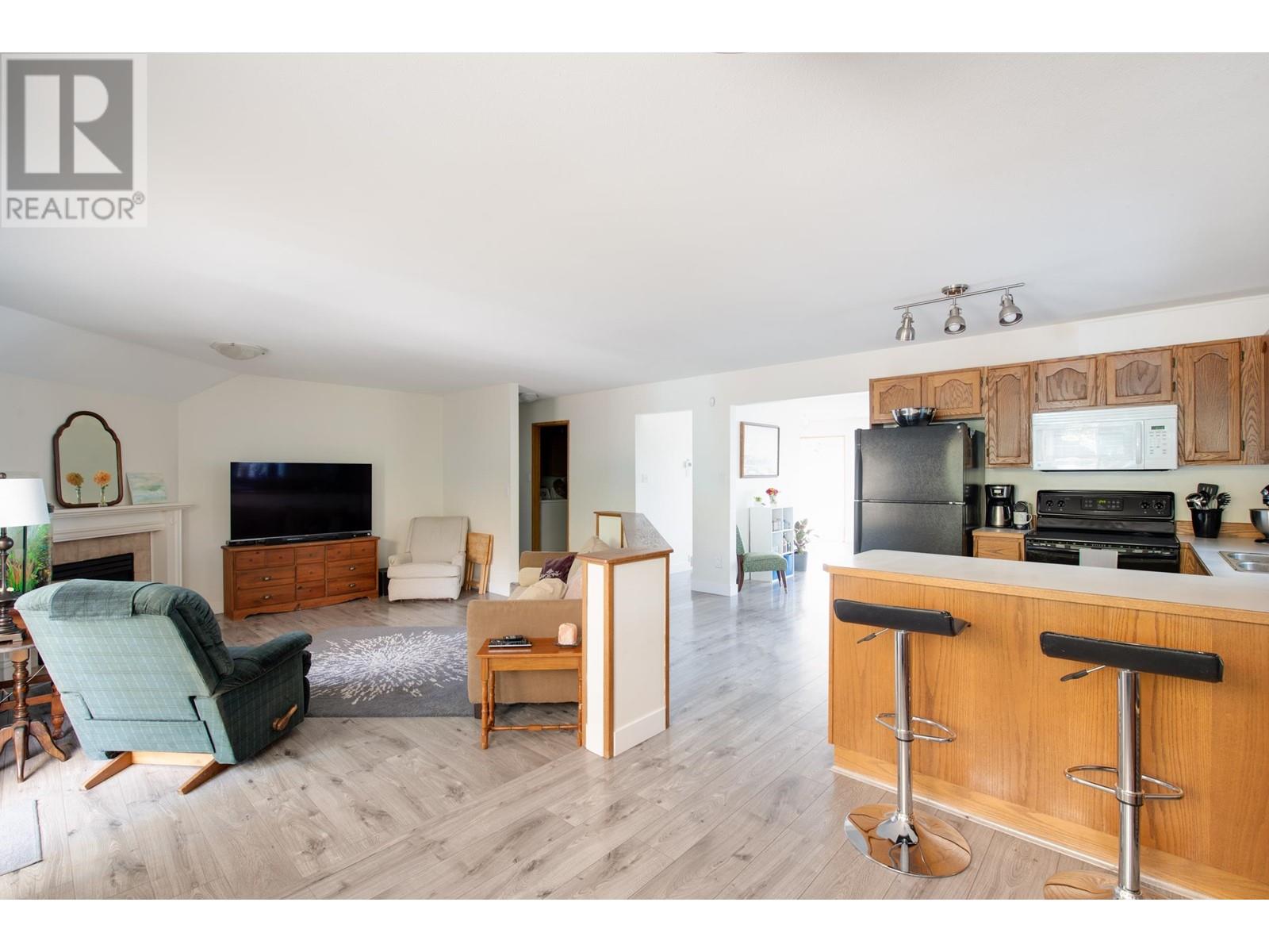 23484 Tamarack Lane, Maple Ridge, British Columbia  V3W 1A9 - Photo 4 - R2812351