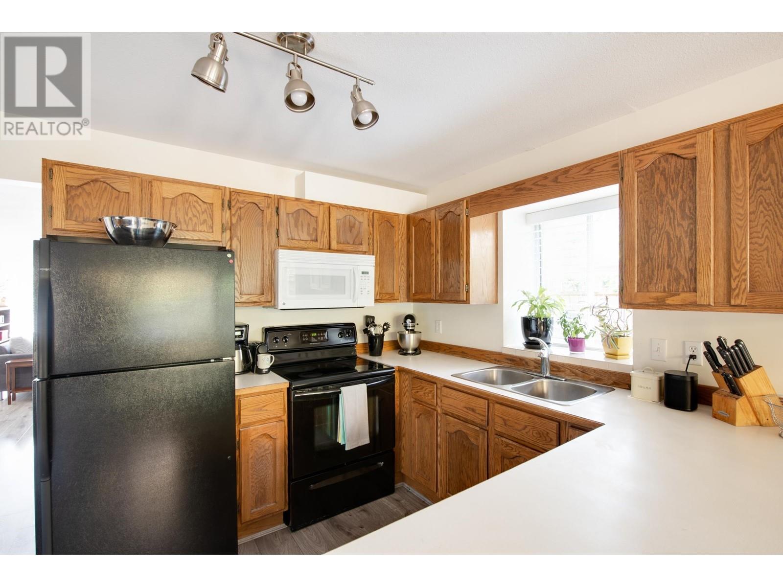 23484 Tamarack Lane, Maple Ridge, British Columbia  V3W 1A9 - Photo 2 - R2812351
