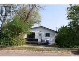 413 2nd Avenue E, Assiniboia, Ca