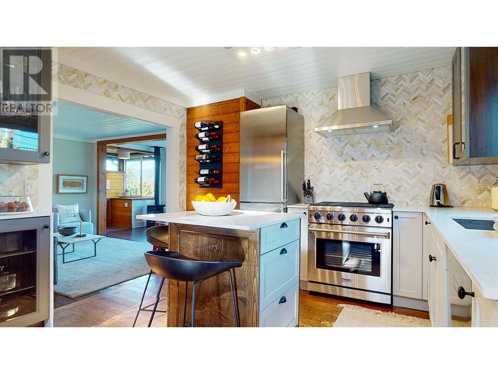 1231 Marine Drive, Gibsons, British Columbia  V0N 1V1 - Photo 5 - R2798435