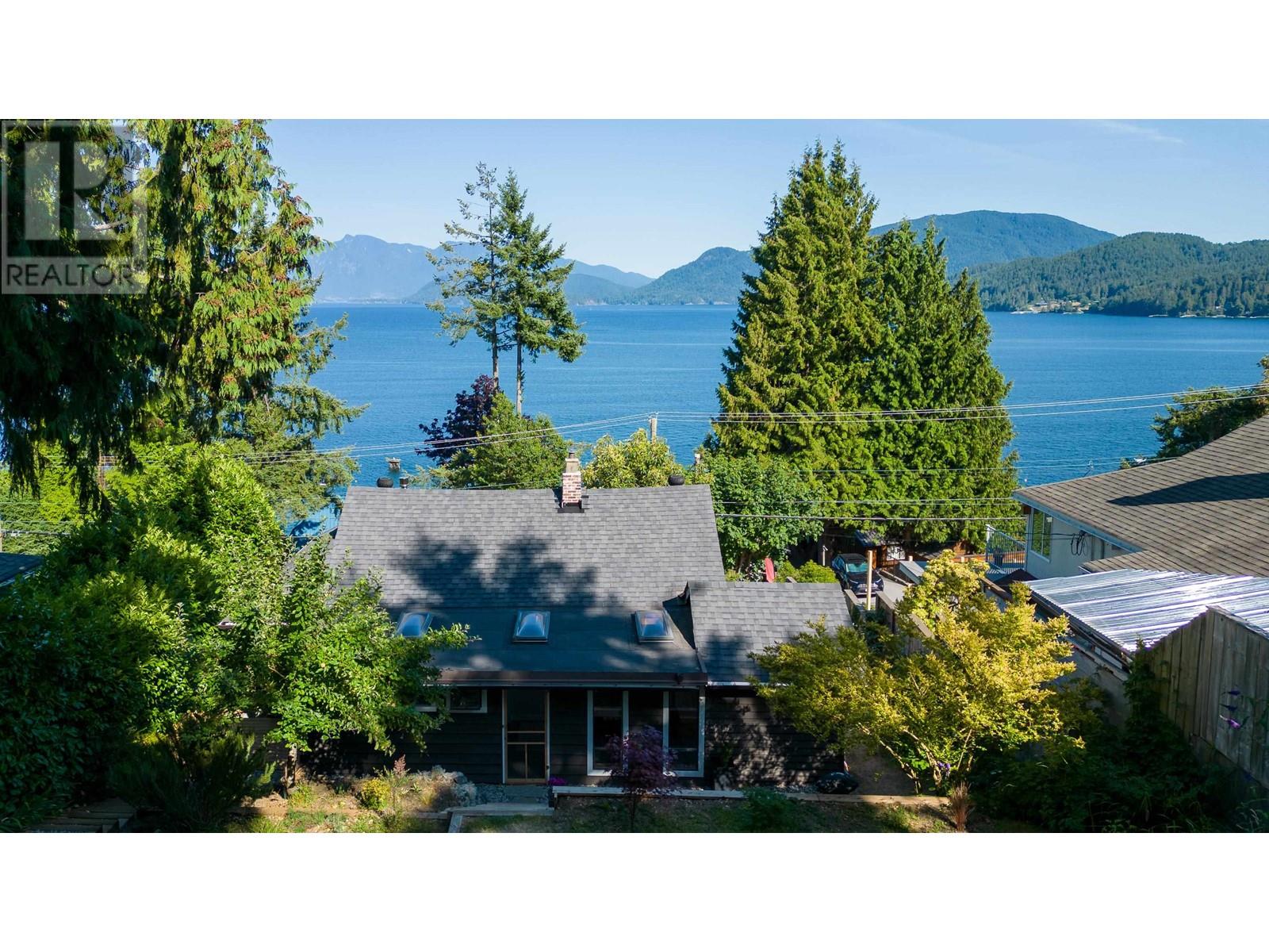 1231 Marine Drive, Gibsons, British Columbia  V0N 1V1 - Photo 11 - R2798435