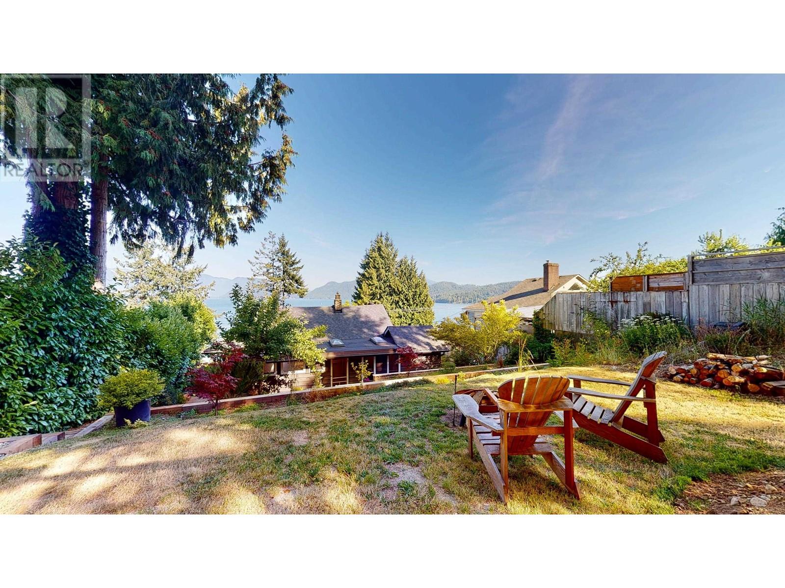 1231 Marine Drive, Gibsons, British Columbia  V0N 1V1 - Photo 3 - R2798435