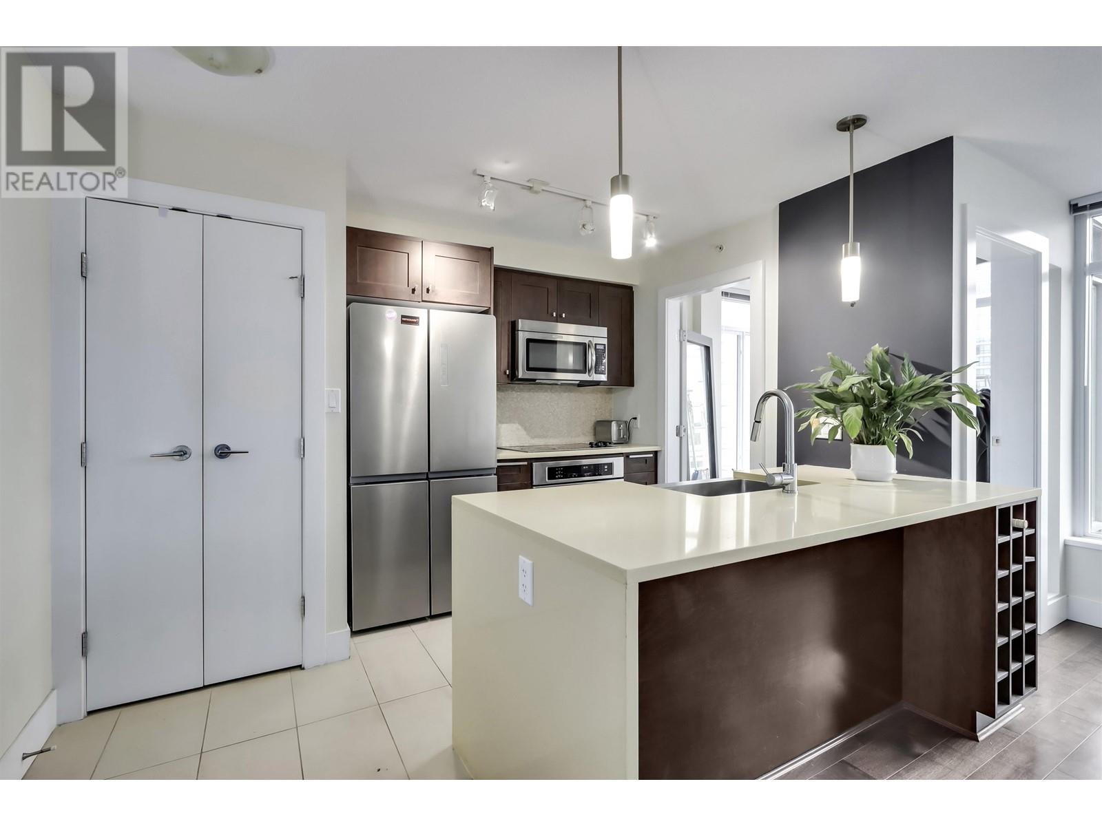 1904 888 Homer Street, Vancouver, British Columbia  V6B 0H7 - Photo 1 - R2812610