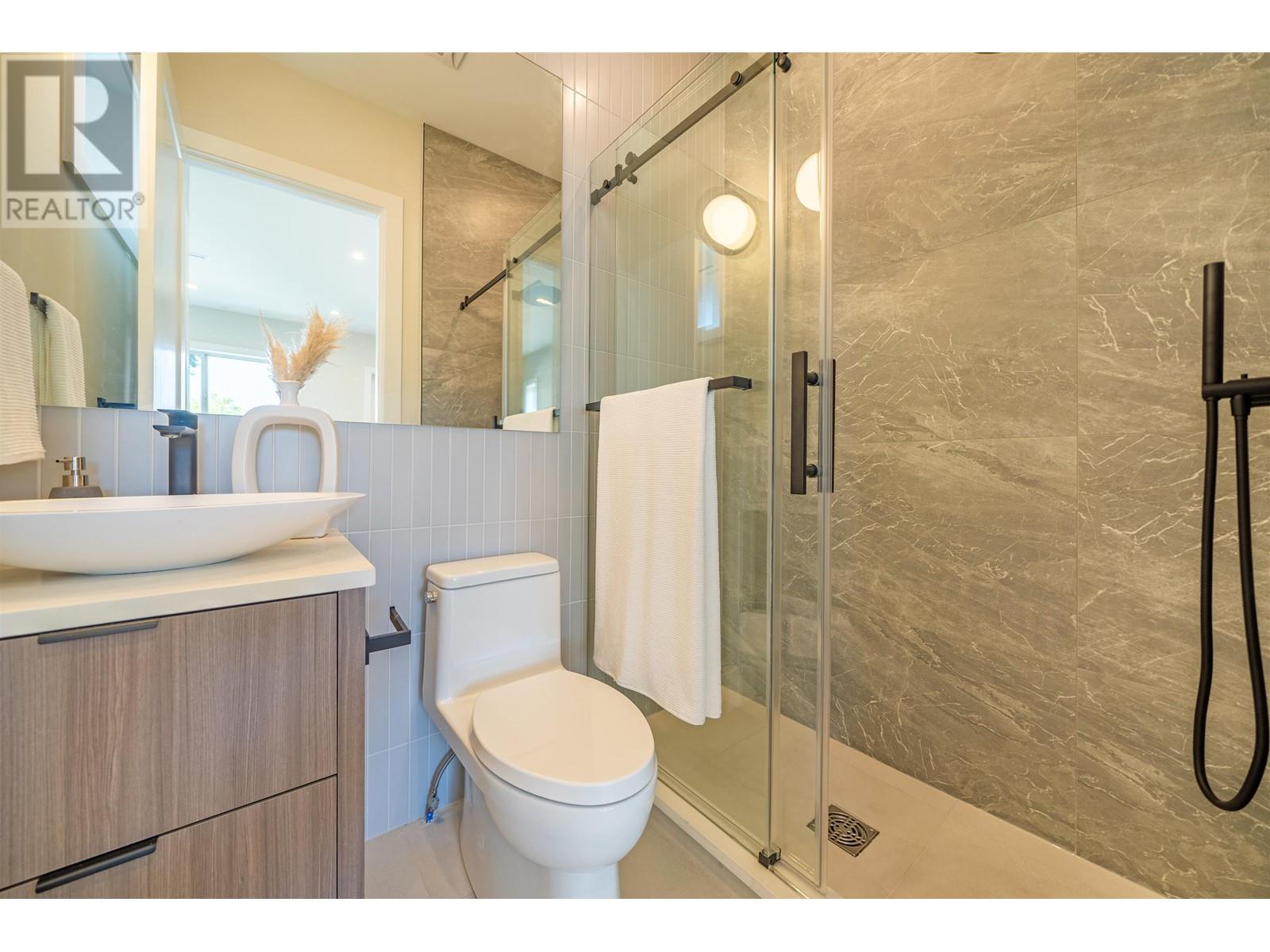 7285 Berkeley Street, Vancouver, British Columbia  V5S 2J7 - Photo 13 - R2812283