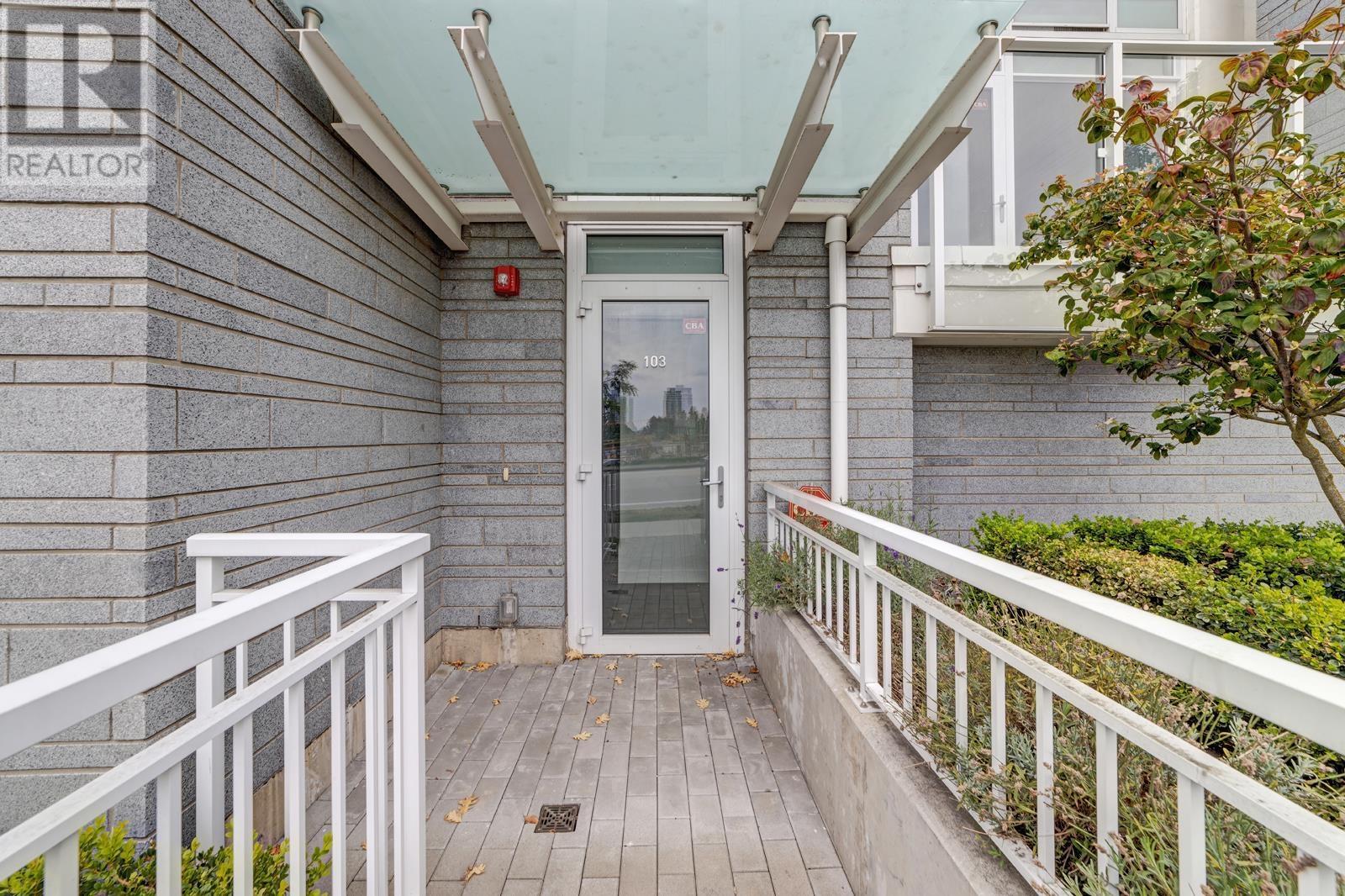 Th103 652 Whiting Way, Coquitlam, British Columbia  V3J 0K3 - Photo 2 - R2812768