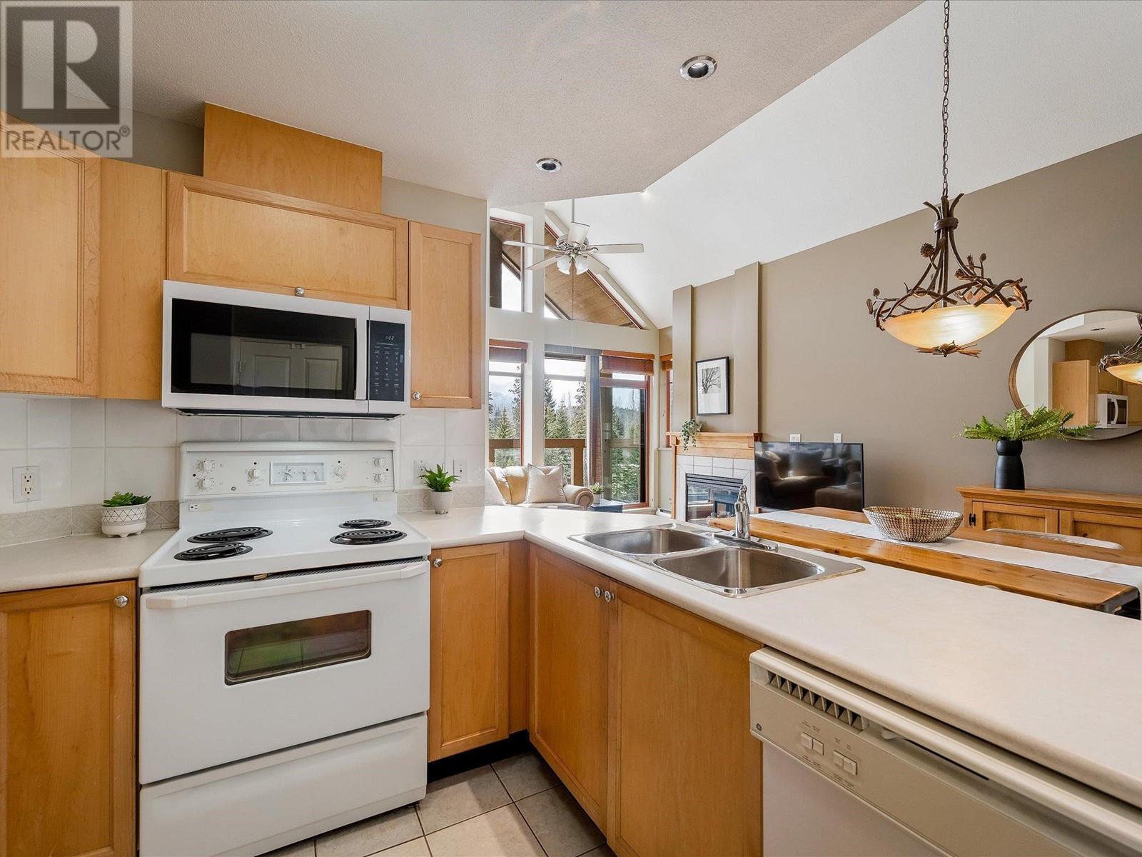 307 8080 Nicklaus North Boulevard, Whistler, British Columbia  V8E 1J7 - Photo 9 - R2812784