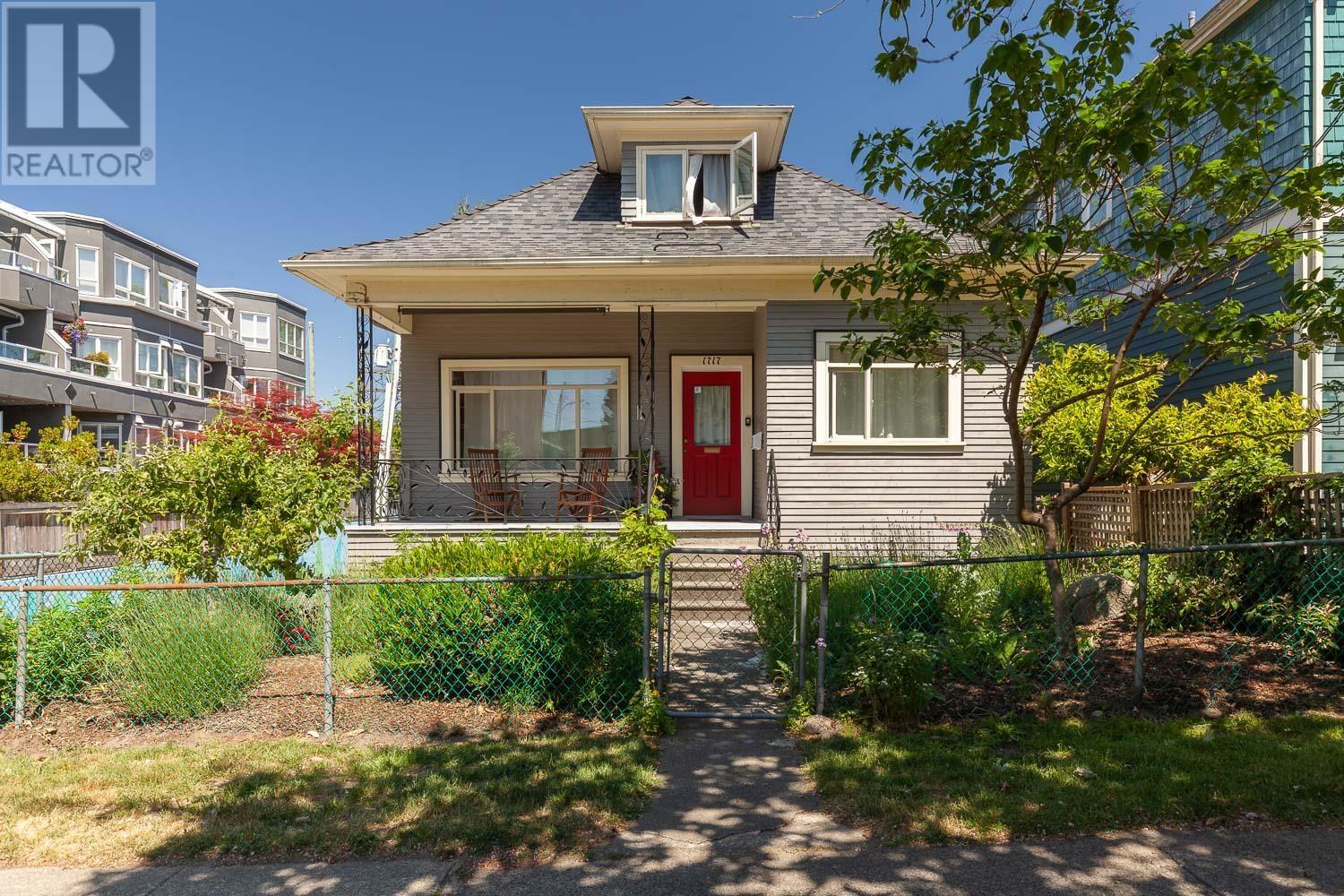 1717 CHARLES STREET, vancouver, British Columbia