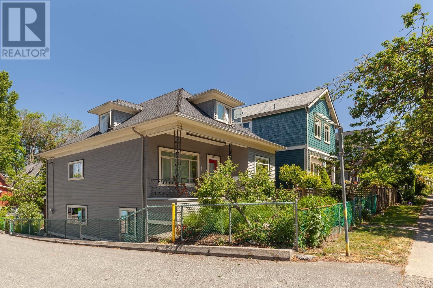 1717 Charles Street, Vancouver, British Columbia  V5L 2T6 - Photo 2 - R2812721