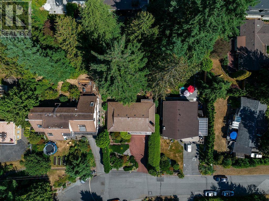 658 E Kings Road, North Vancouver, British Columbia  V7N 1J7 - Photo 3 - R2812835